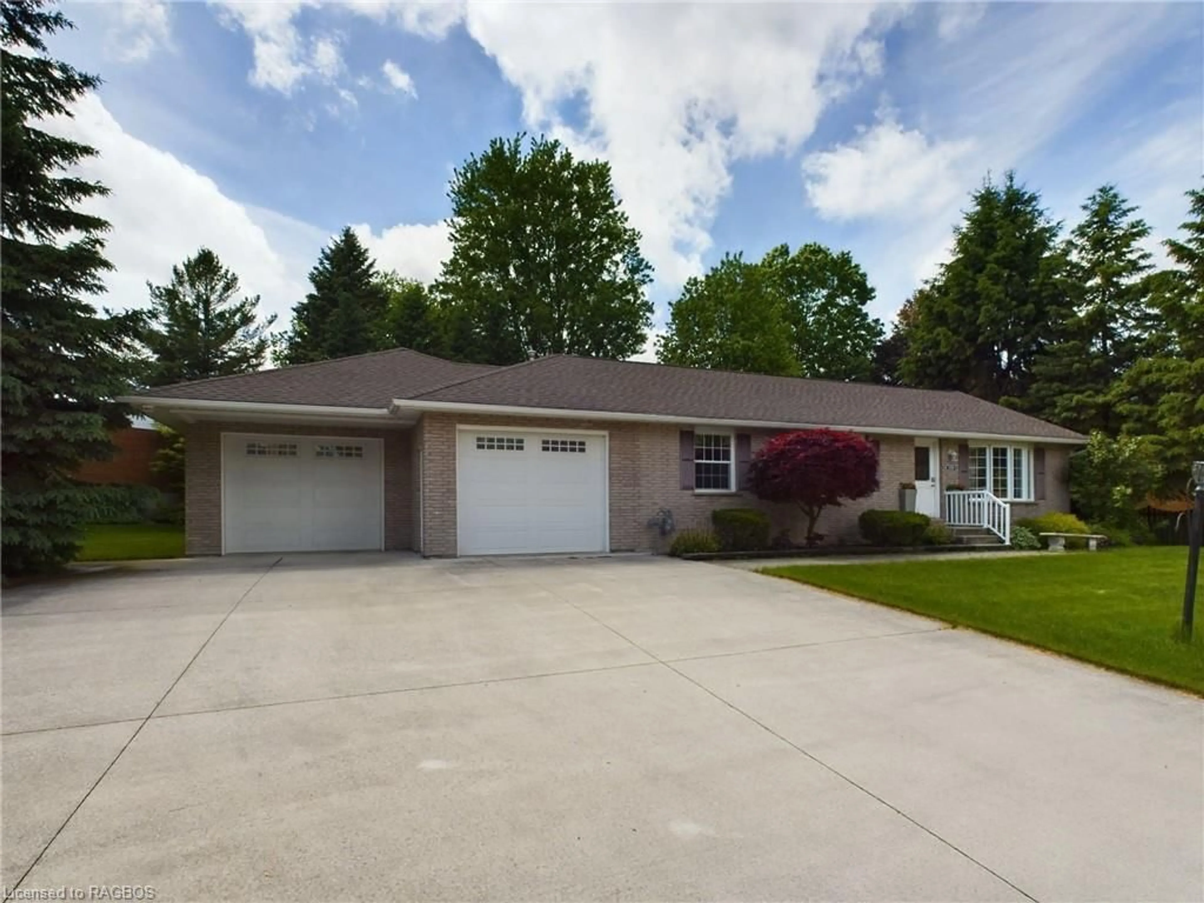 Frontside or backside of a home for 359 Summit Dr, Wingham Ontario N0G 2W0