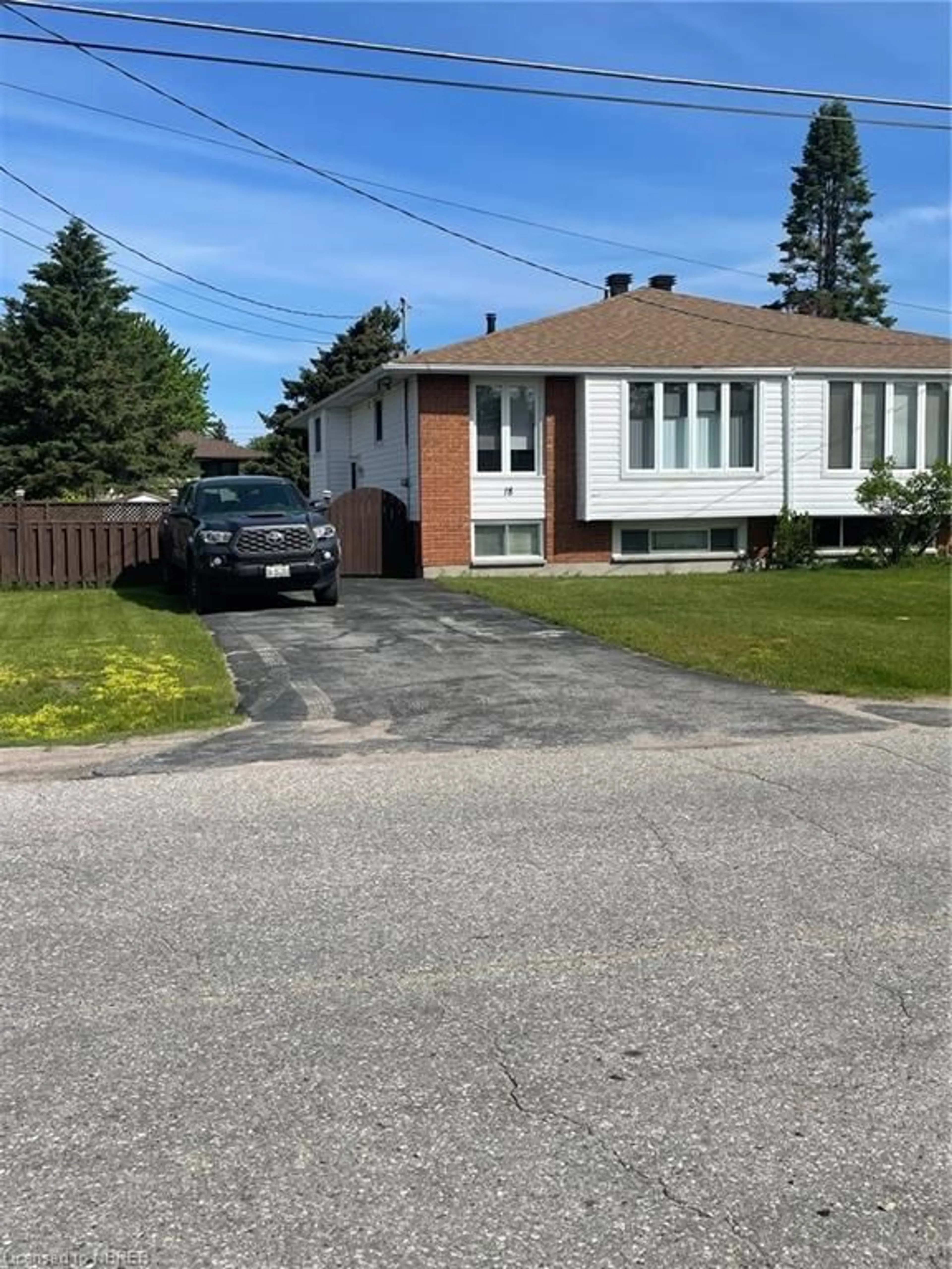 Frontside or backside of a home for 18 Manitou St, North Bay Ontario P1A 1P4