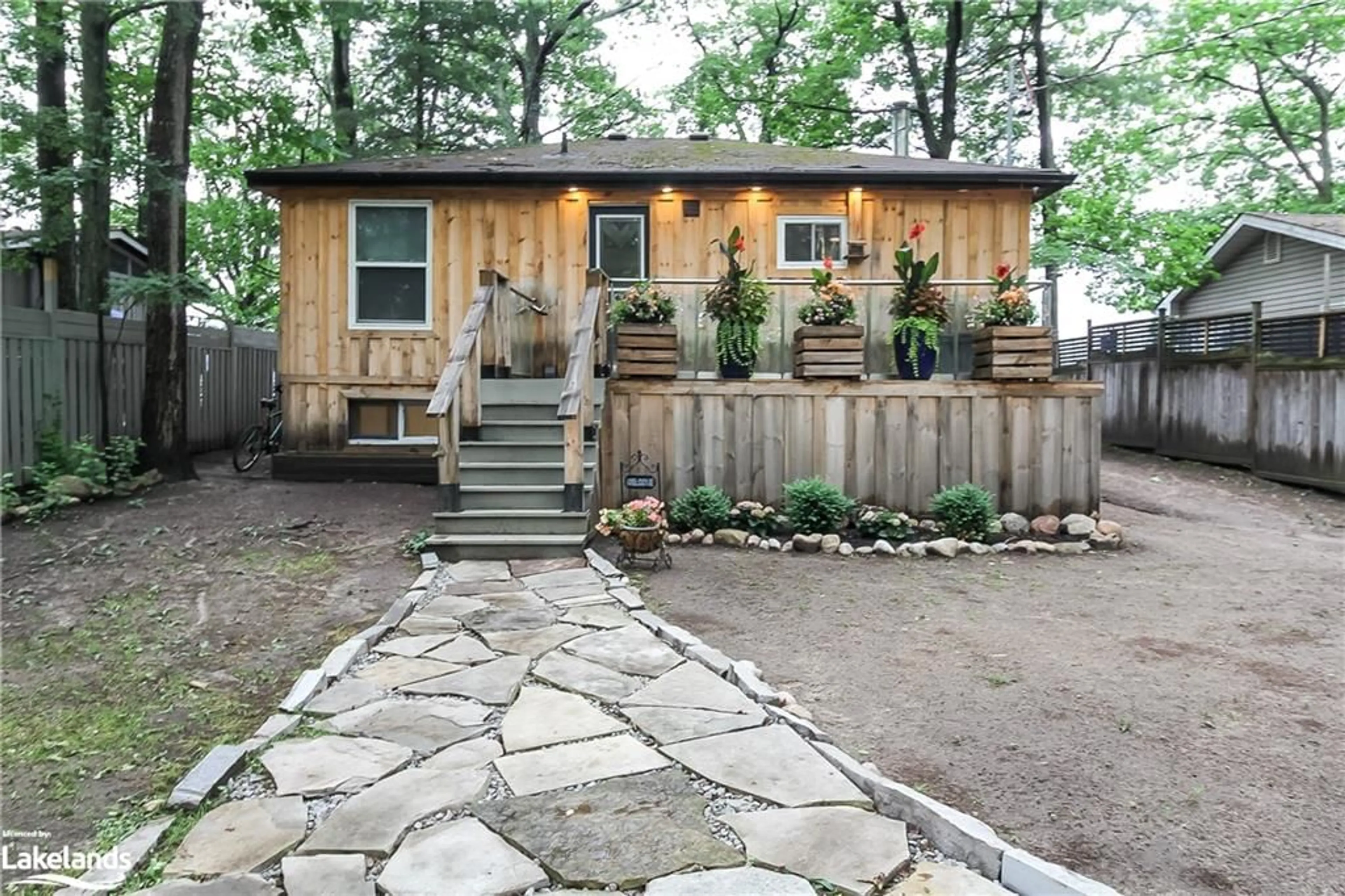Cottage for 28 Willow Dr, Tiny Ontario L0L 1P1
