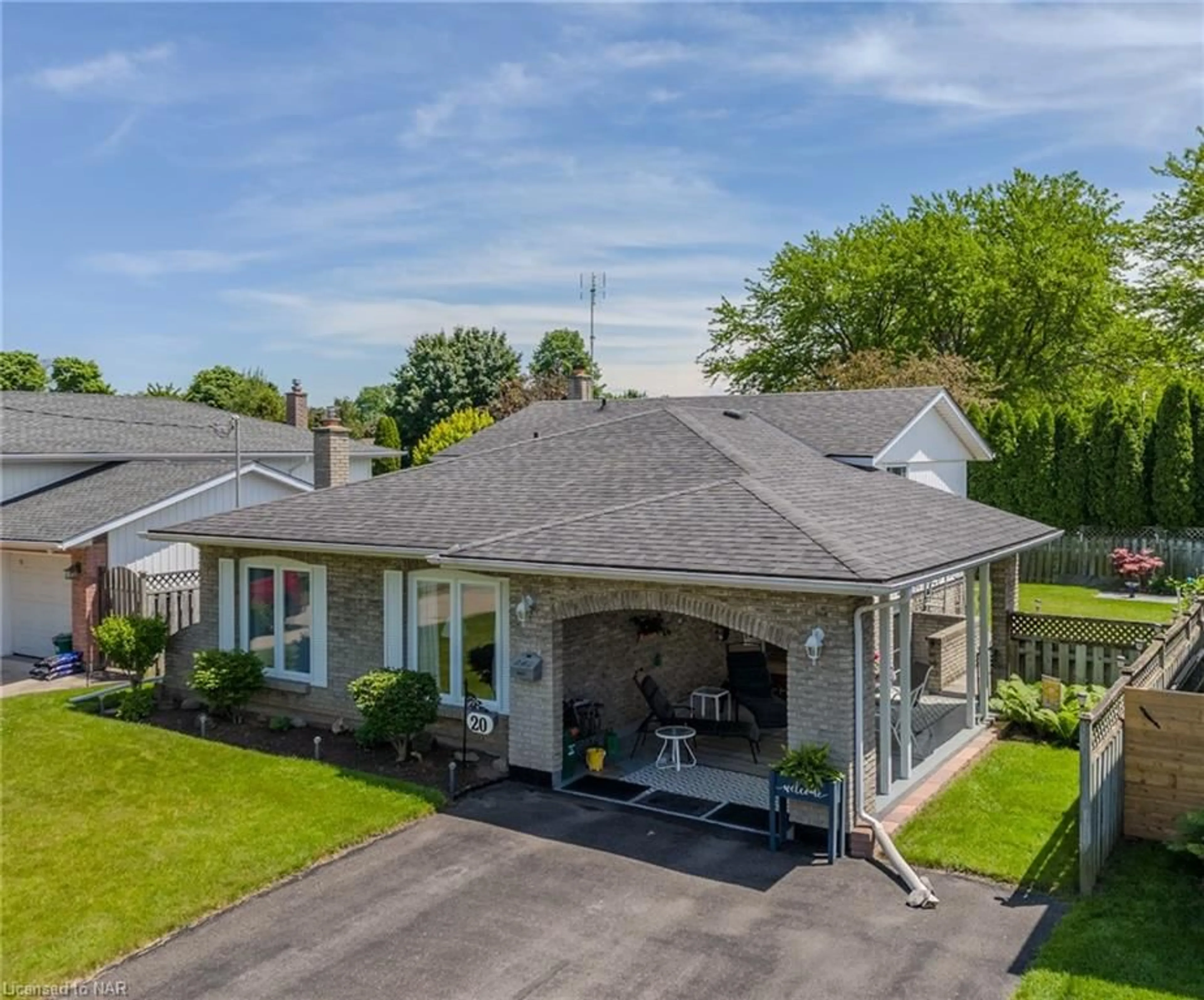 Frontside or backside of a home for 20 Tracey Rd, St. Catharines Ontario L2N 1P8