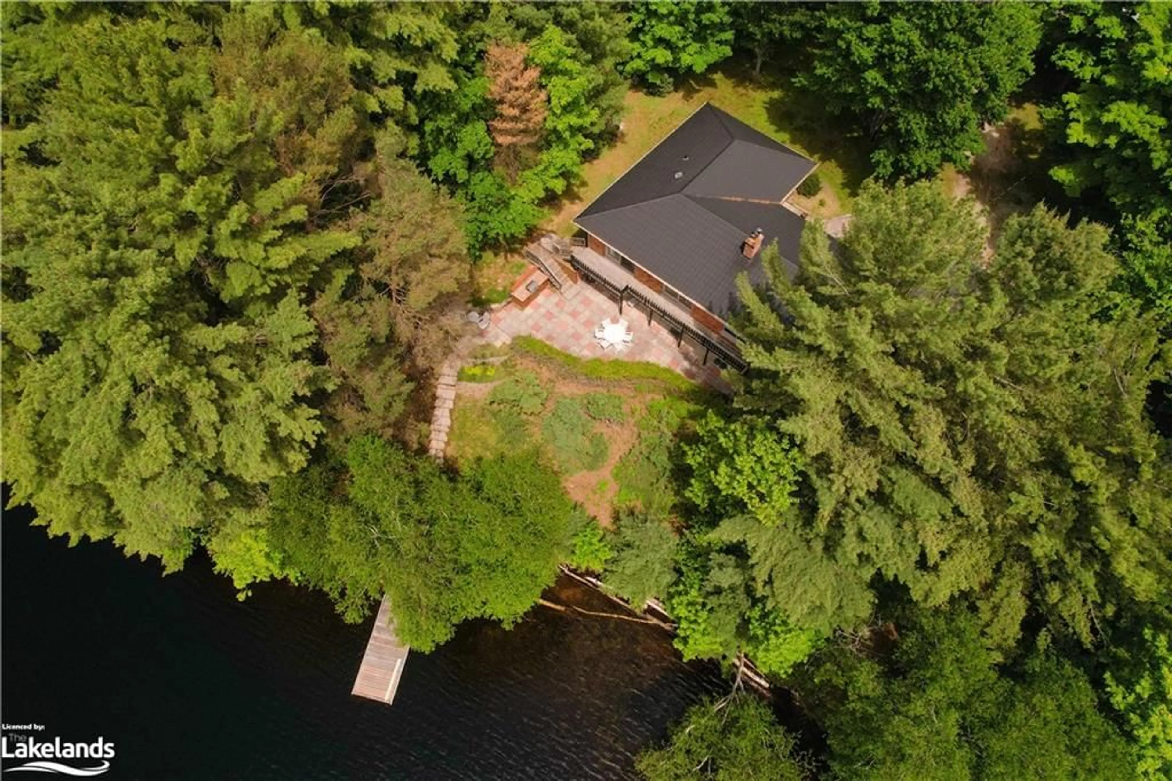 Cottage for 652 North Waseosa Lake Rd, Huntsville Ontario P1H 2J4
