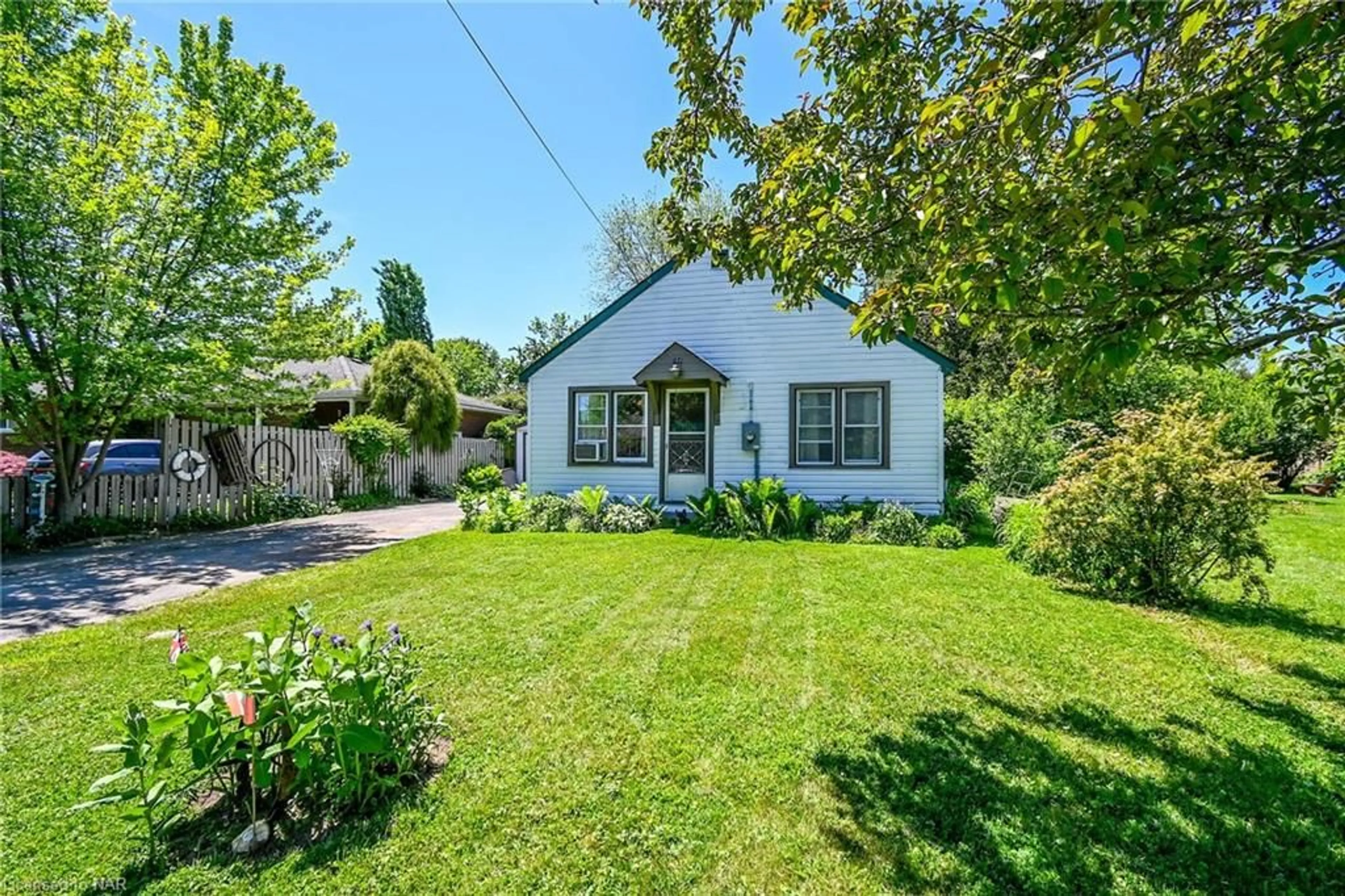 Frontside or backside of a home, cottage for 164 William St, Niagara-on-the-Lake Ontario L0S 1J0