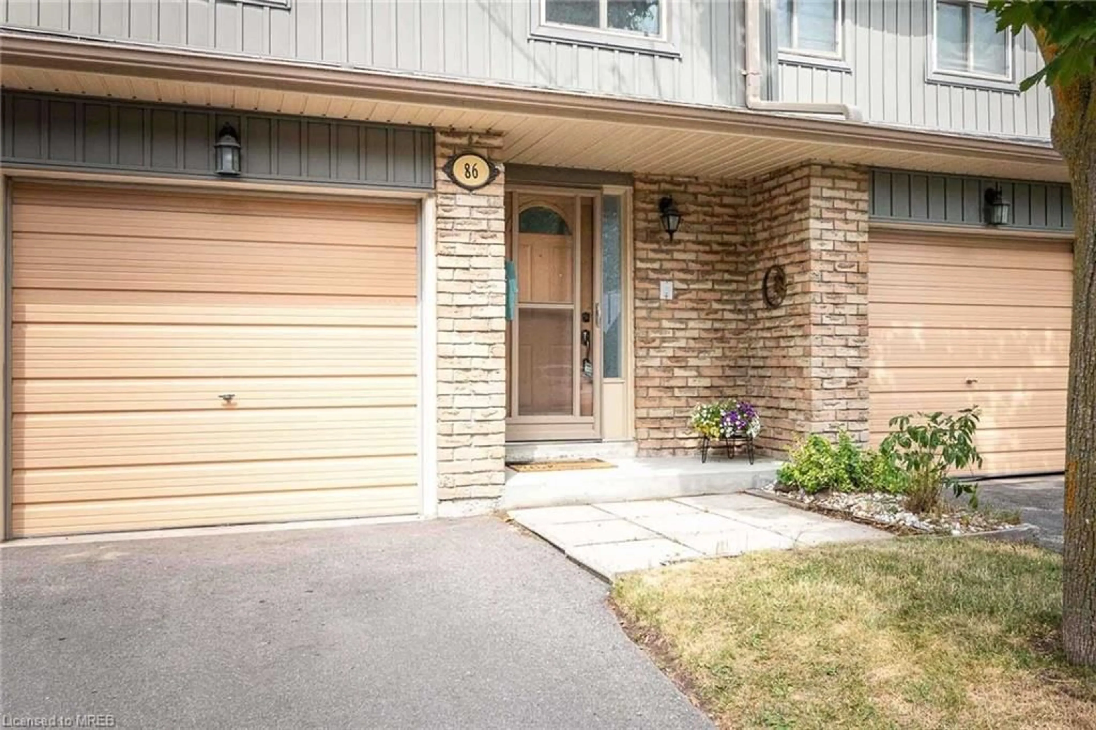 A pic from exterior of the house or condo for 60 Hanson Rd #86, Mississauga Ontario L5B 2P6