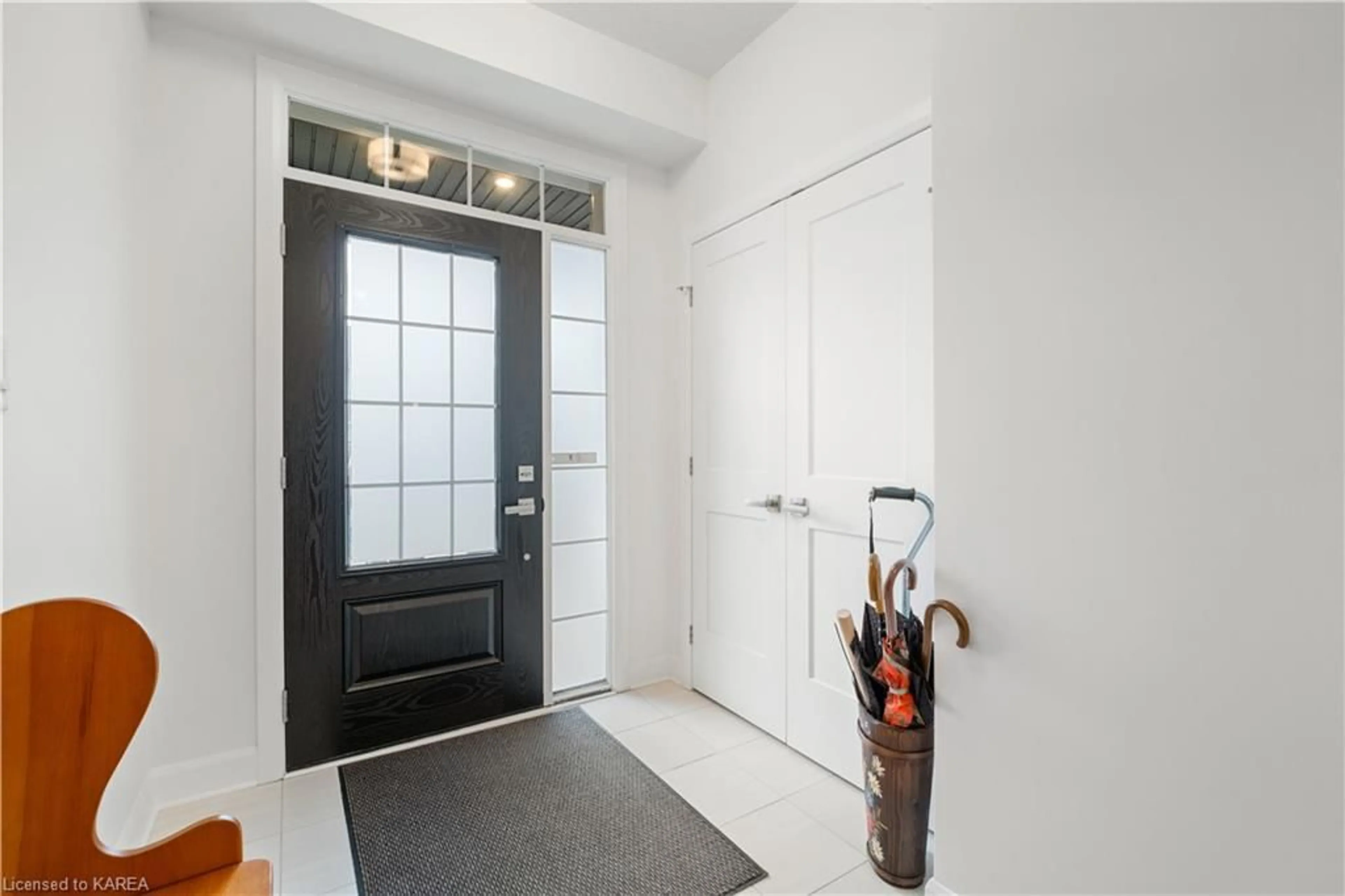 Indoor entryway for 1419 Summer St, Kingston Ontario K7K 0H9