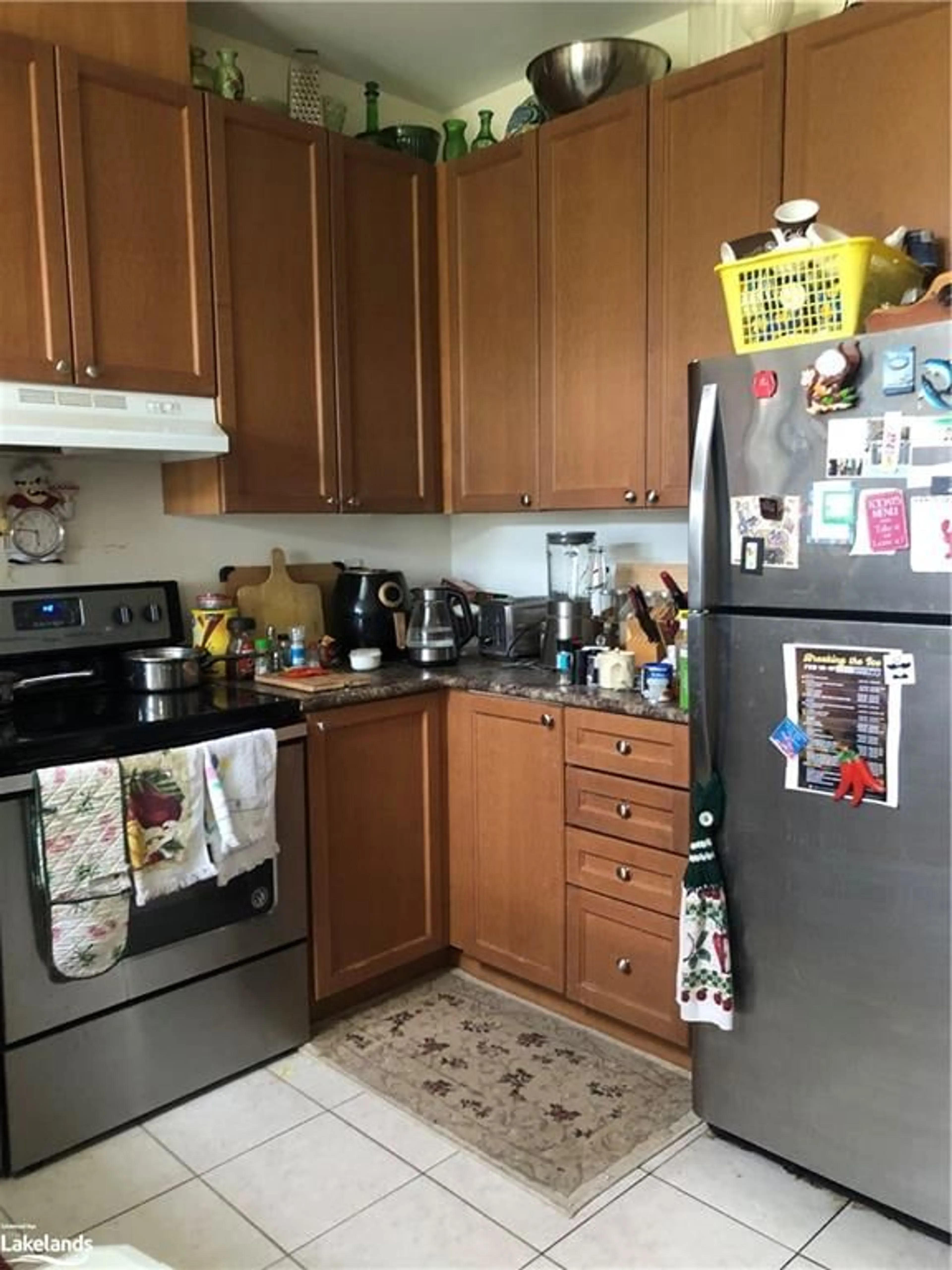 Kitchen for 16 Berkshire Ave, Wasaga Beach Ontario L9Z 2X2