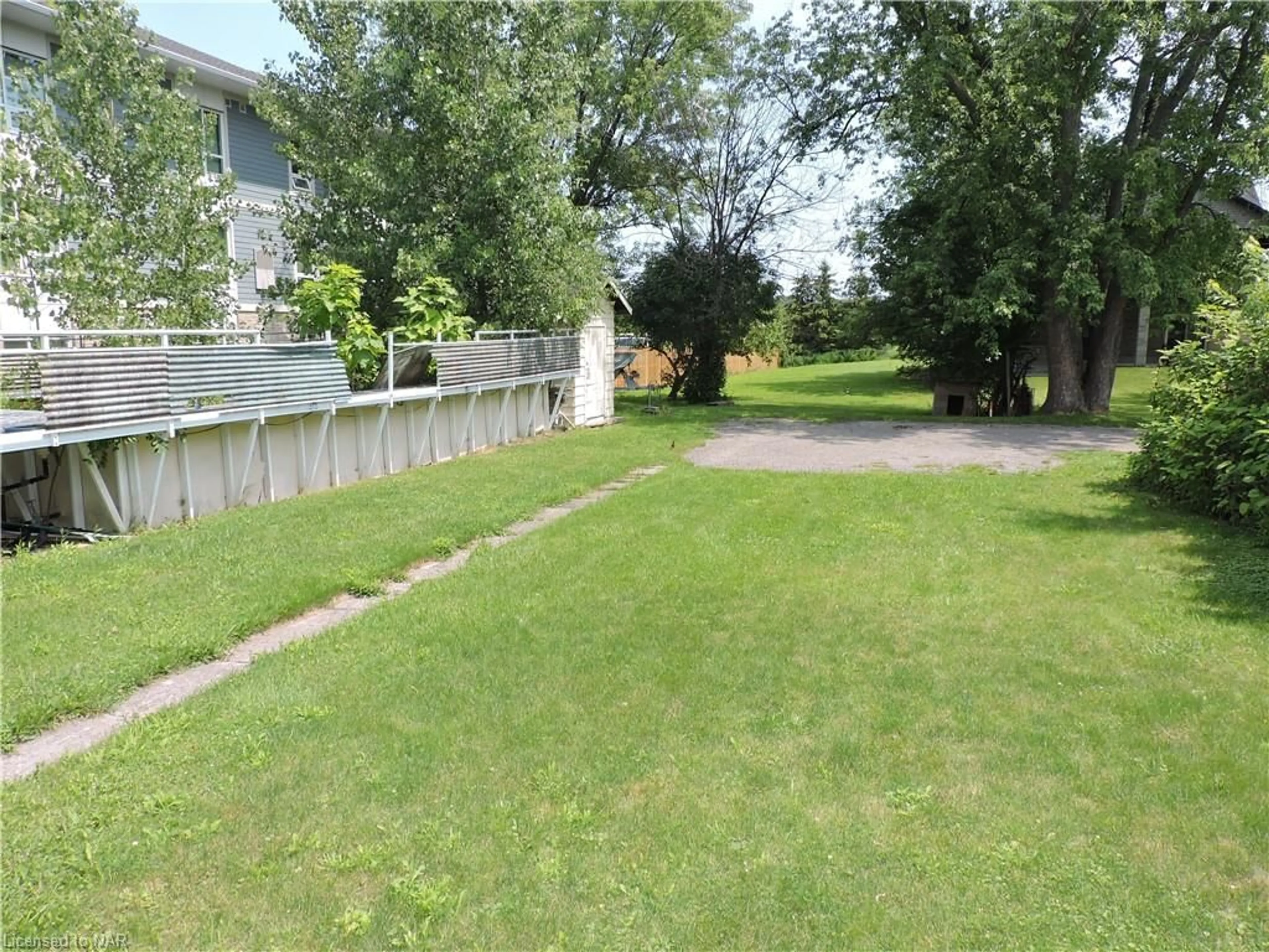 Fenced yard for 29 N/A St, St. Catharines Ontario L2P 2M2