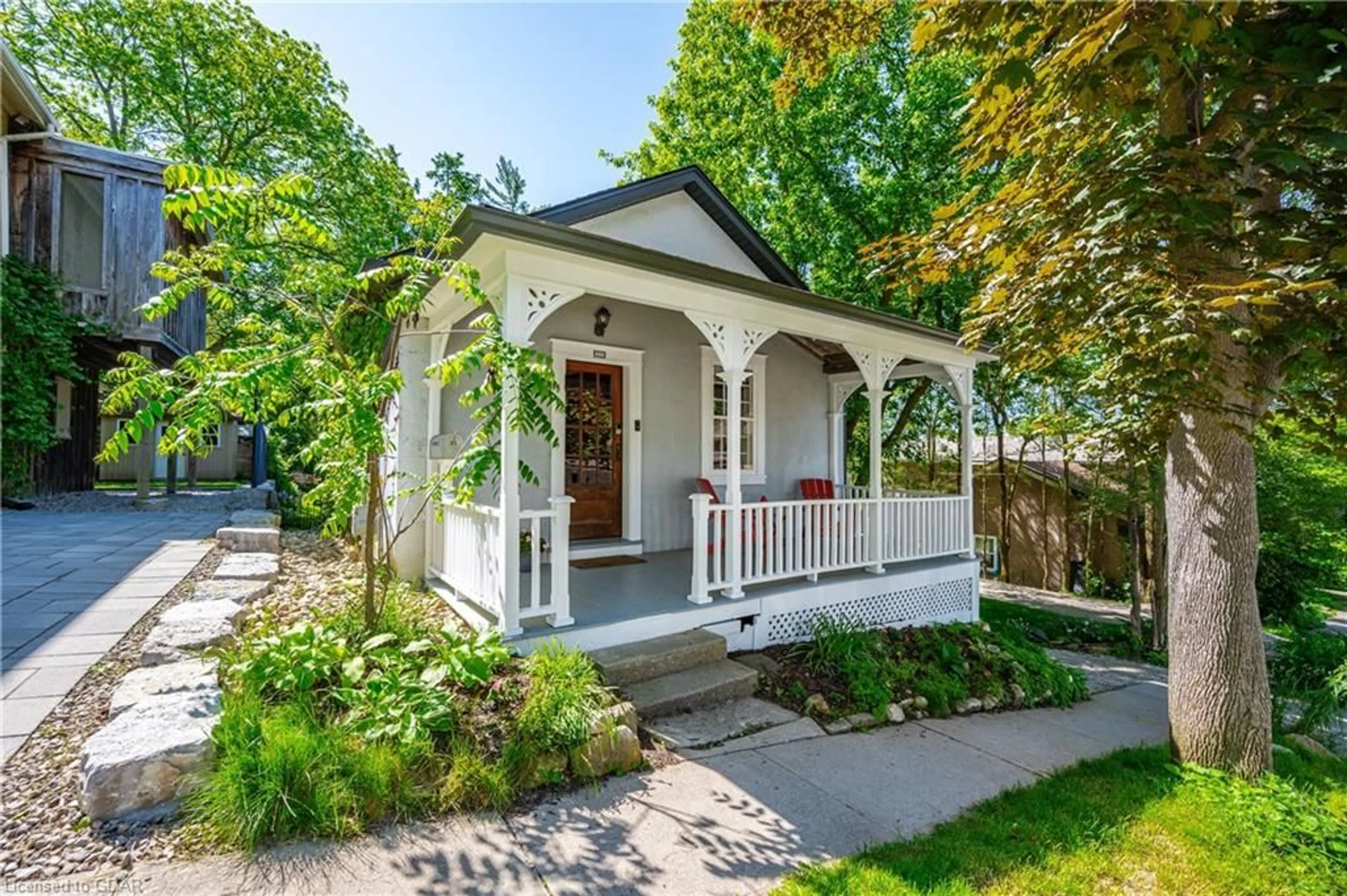 Cottage for 21 Pearl St, Guelph Ontario N1E 2E4