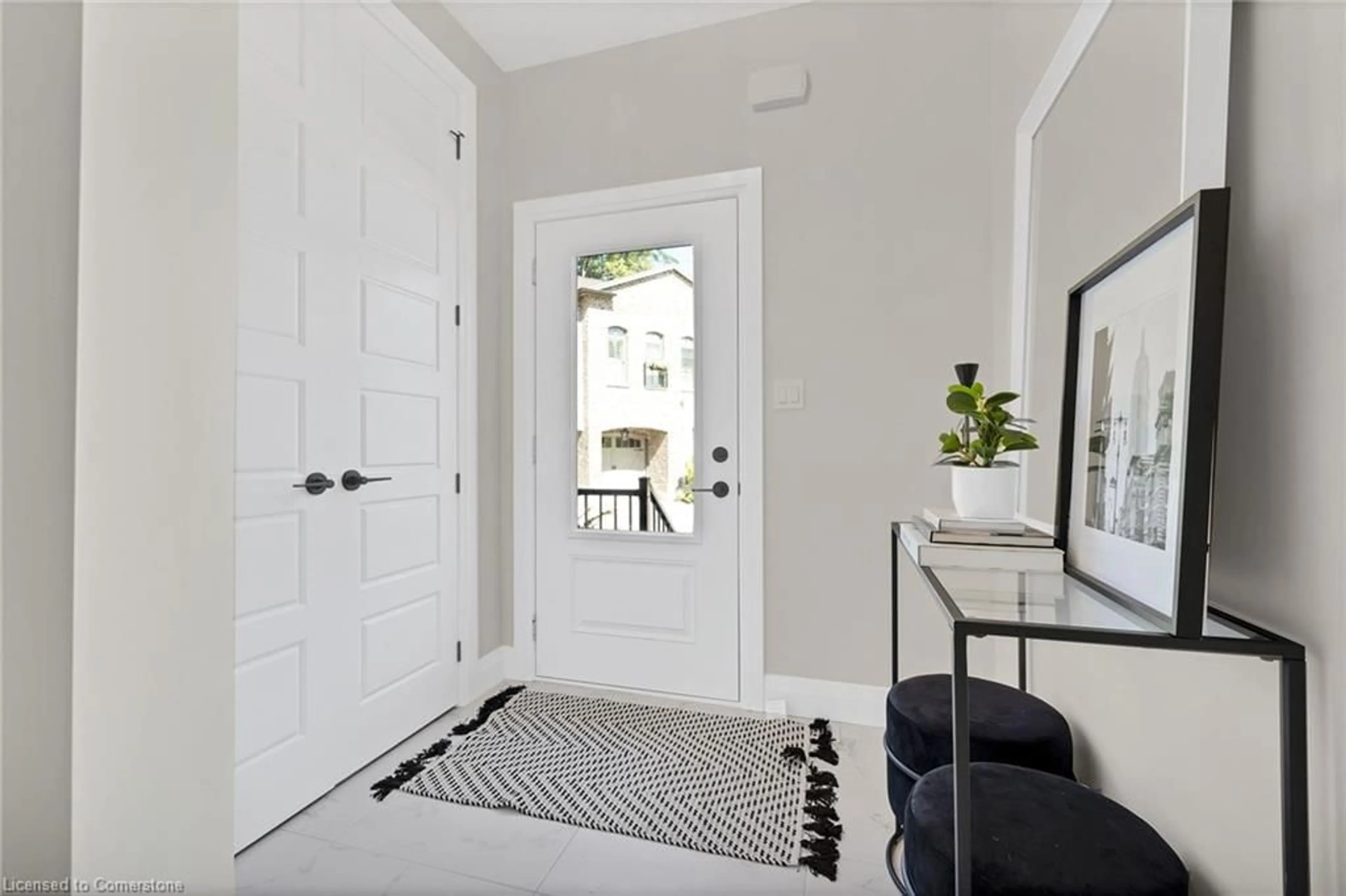 Indoor entryway for 362 Fairview St #102, New Hamburg Ontario N4A 1M2