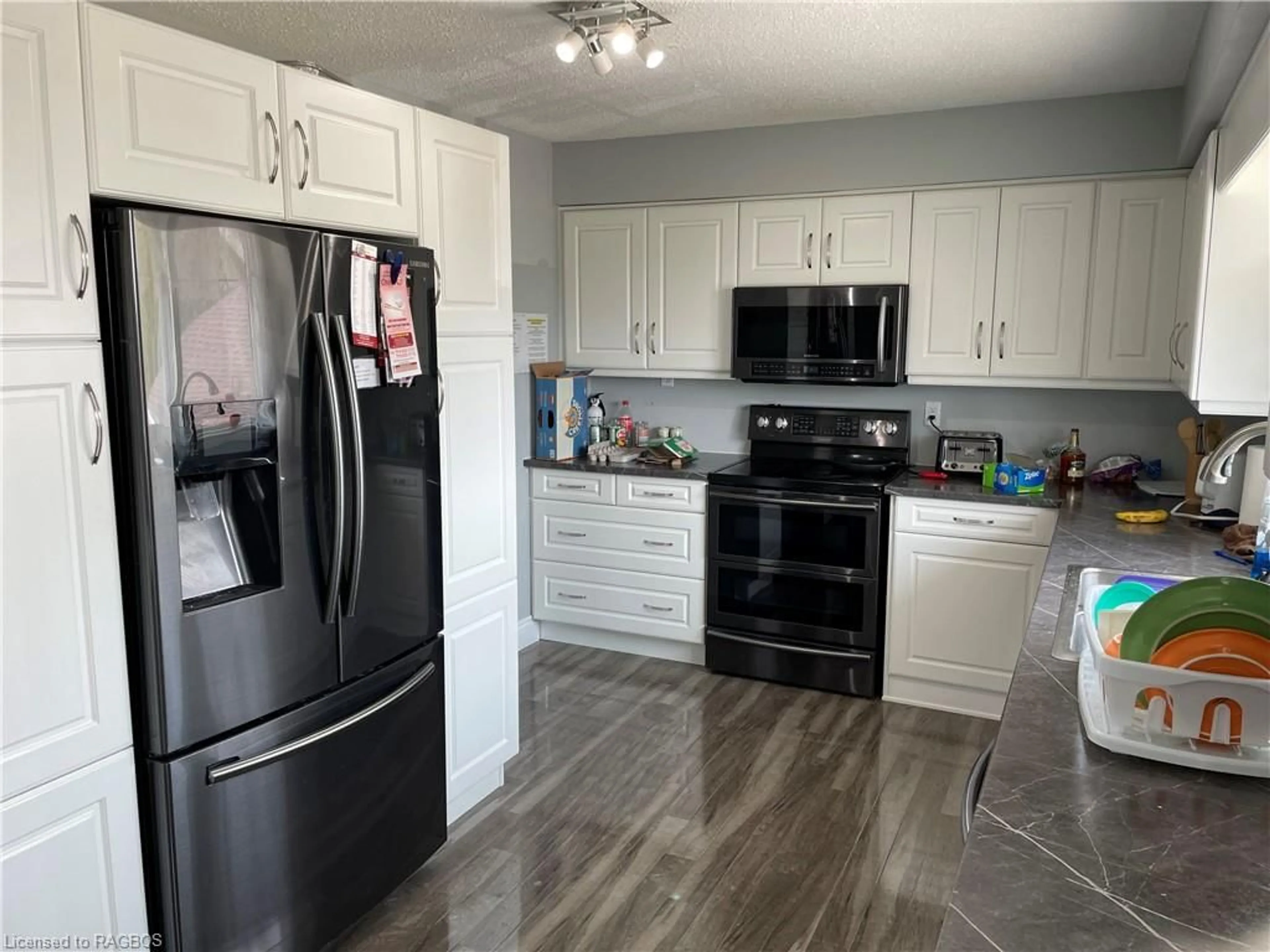 Open concept kitchen for 2 Sanctuary St, Underwood Ontario N0G 2T0