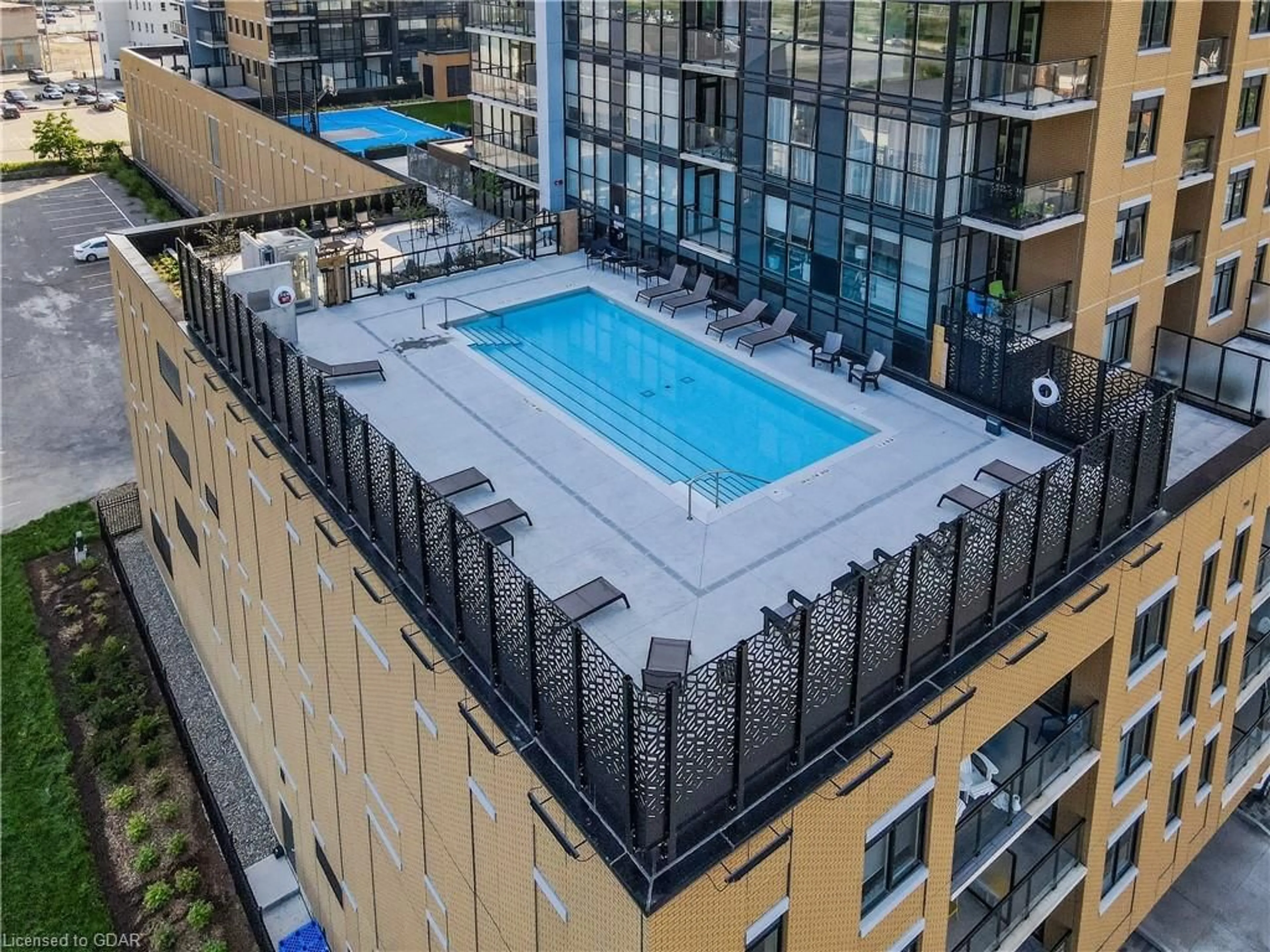Indoor or outdoor pool for 108 Garment St #1307, Kitchener Ontario N2G 0E2