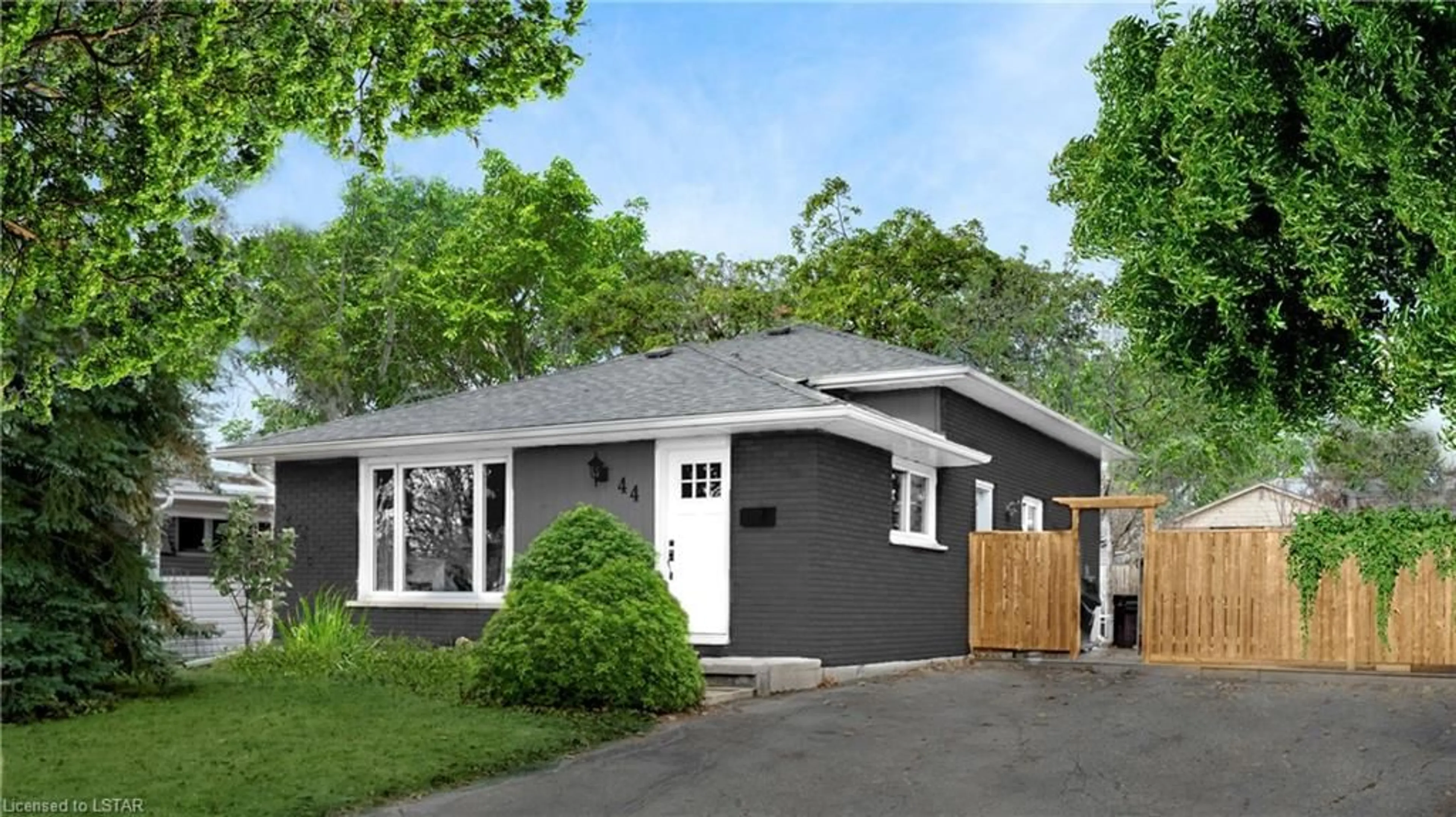 Frontside or backside of a home for 44 Elizabeth Cres, Belleville Ontario K8N 1K5