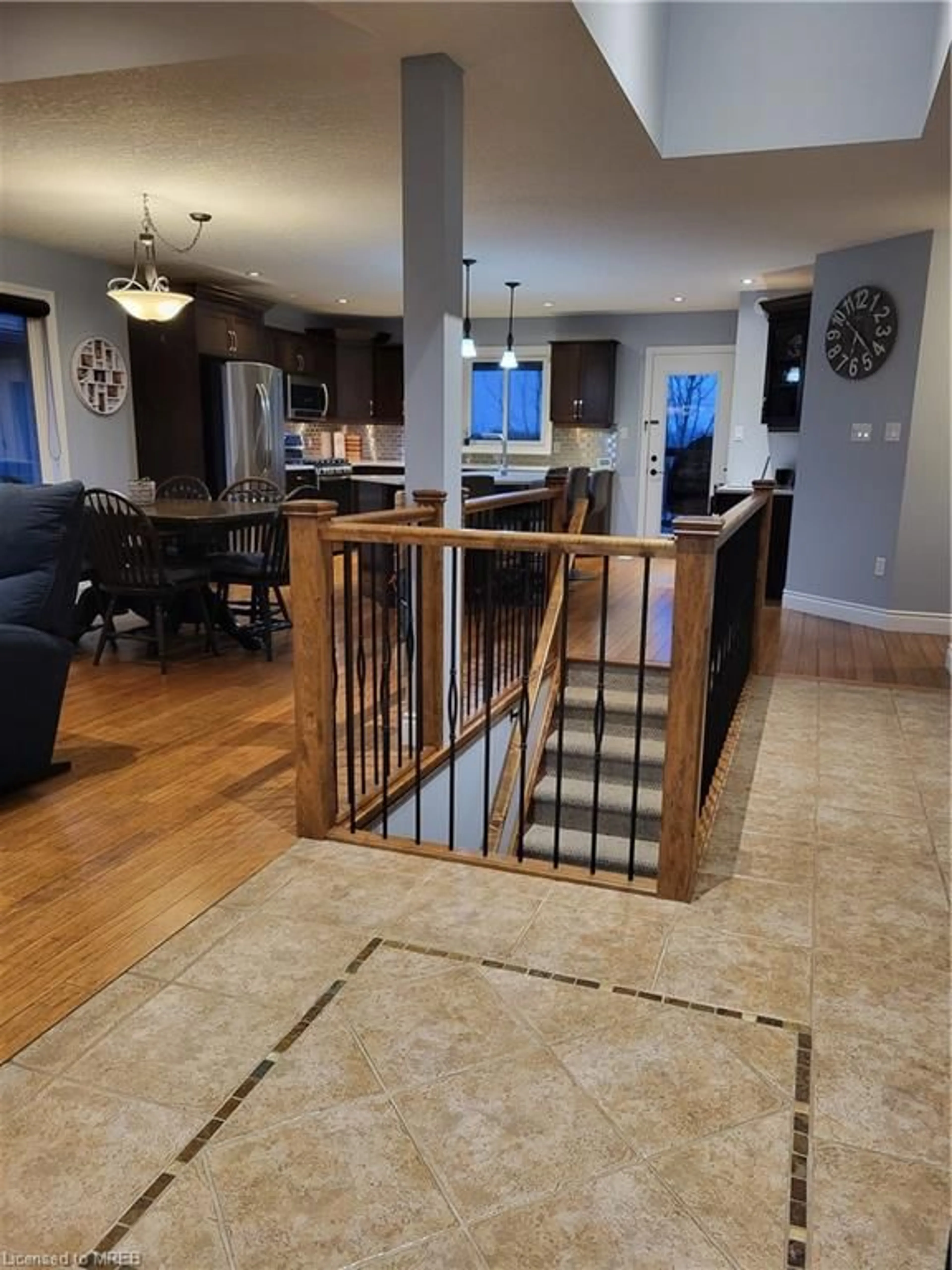 Open concept kitchen for 132 Walnut Grove Pl, Lucan Ontario N0M 2J0