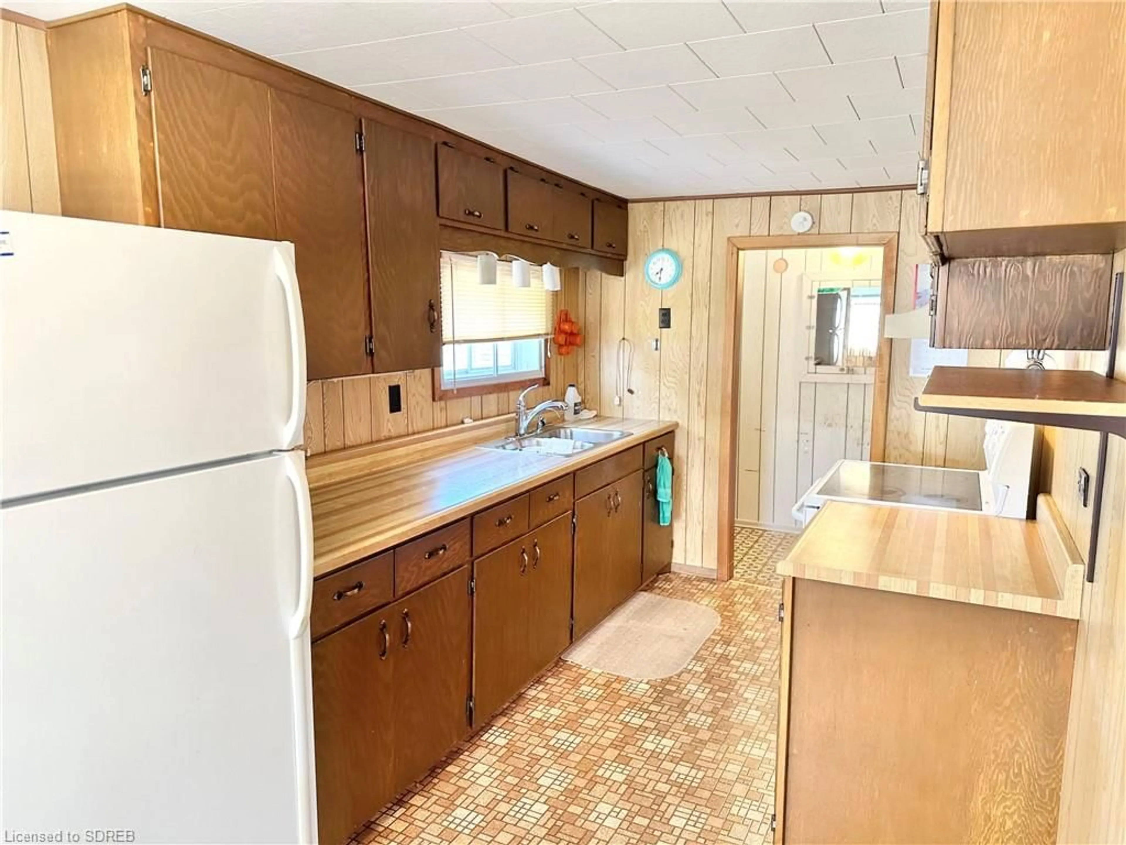 Standard kitchen, wood floors, cottage for 42 Erie Blvd, Long Point Ontario N0E 1M0