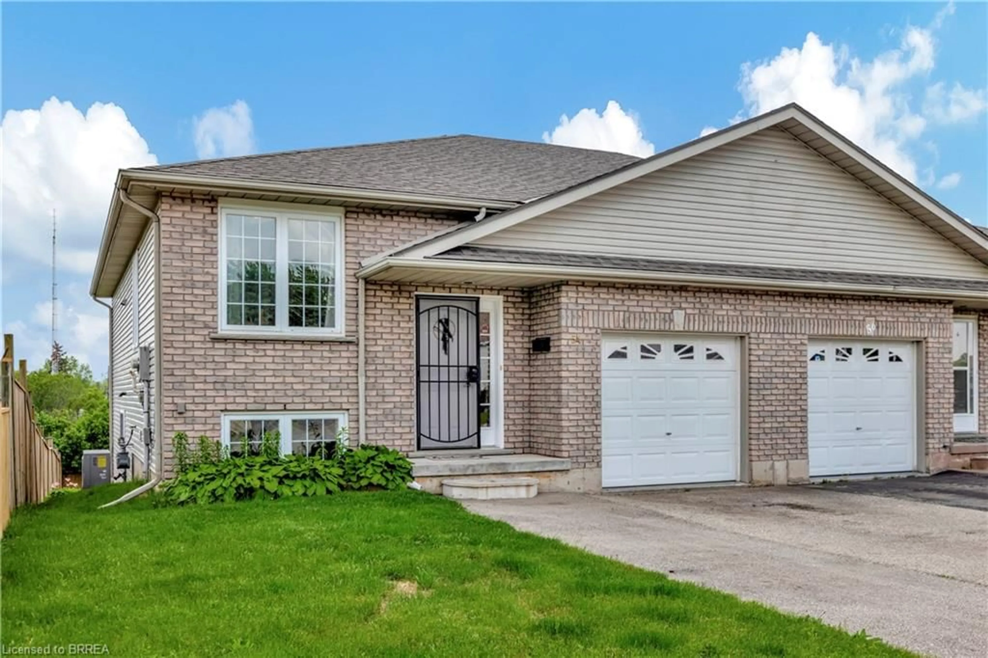 Home with brick exterior material for 54 Wellington St, Paris Ontario N3L 1T4