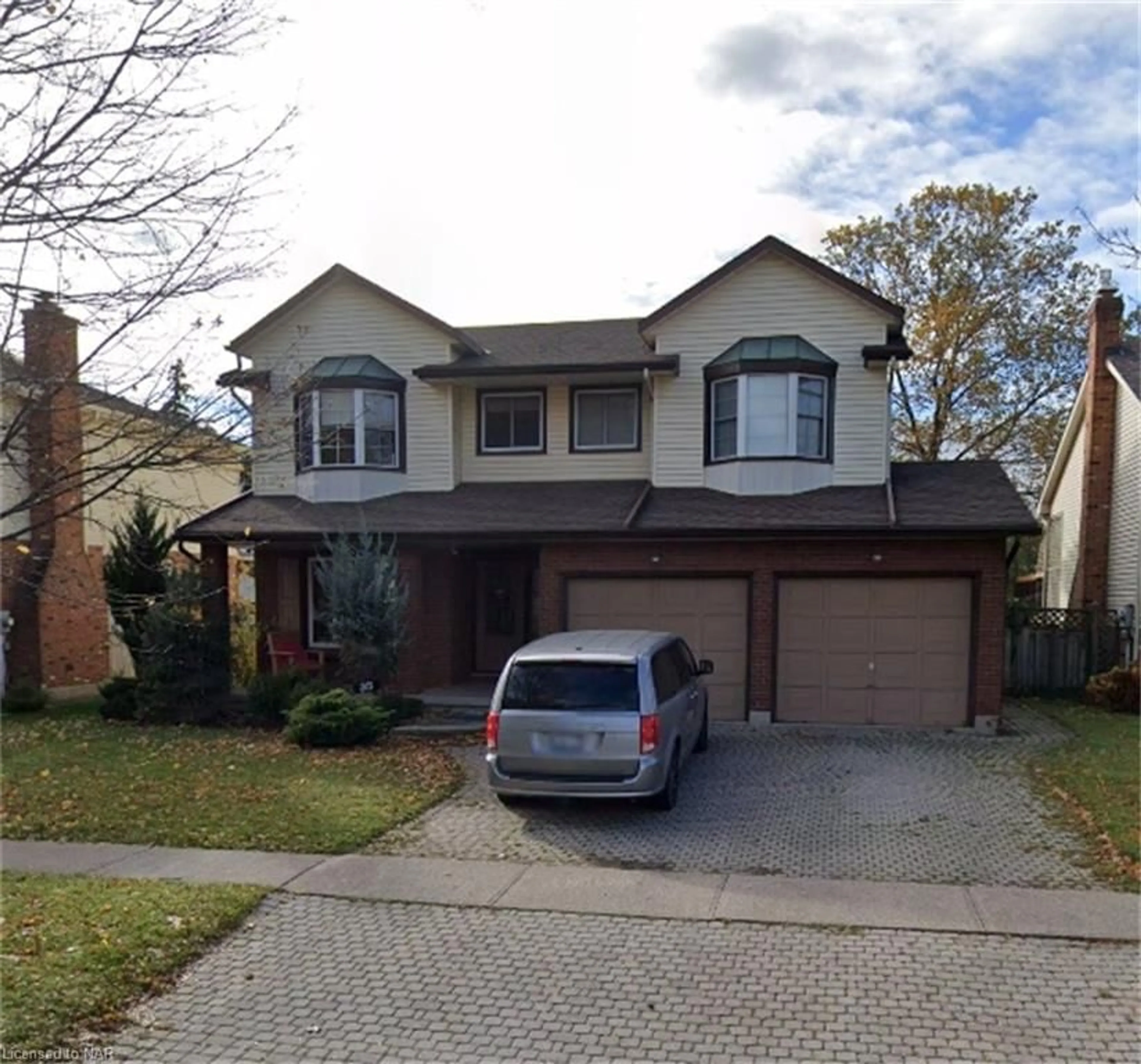 Frontside or backside of a home for 33 The Meadows St, St. Catharines Ontario L2N 7K8