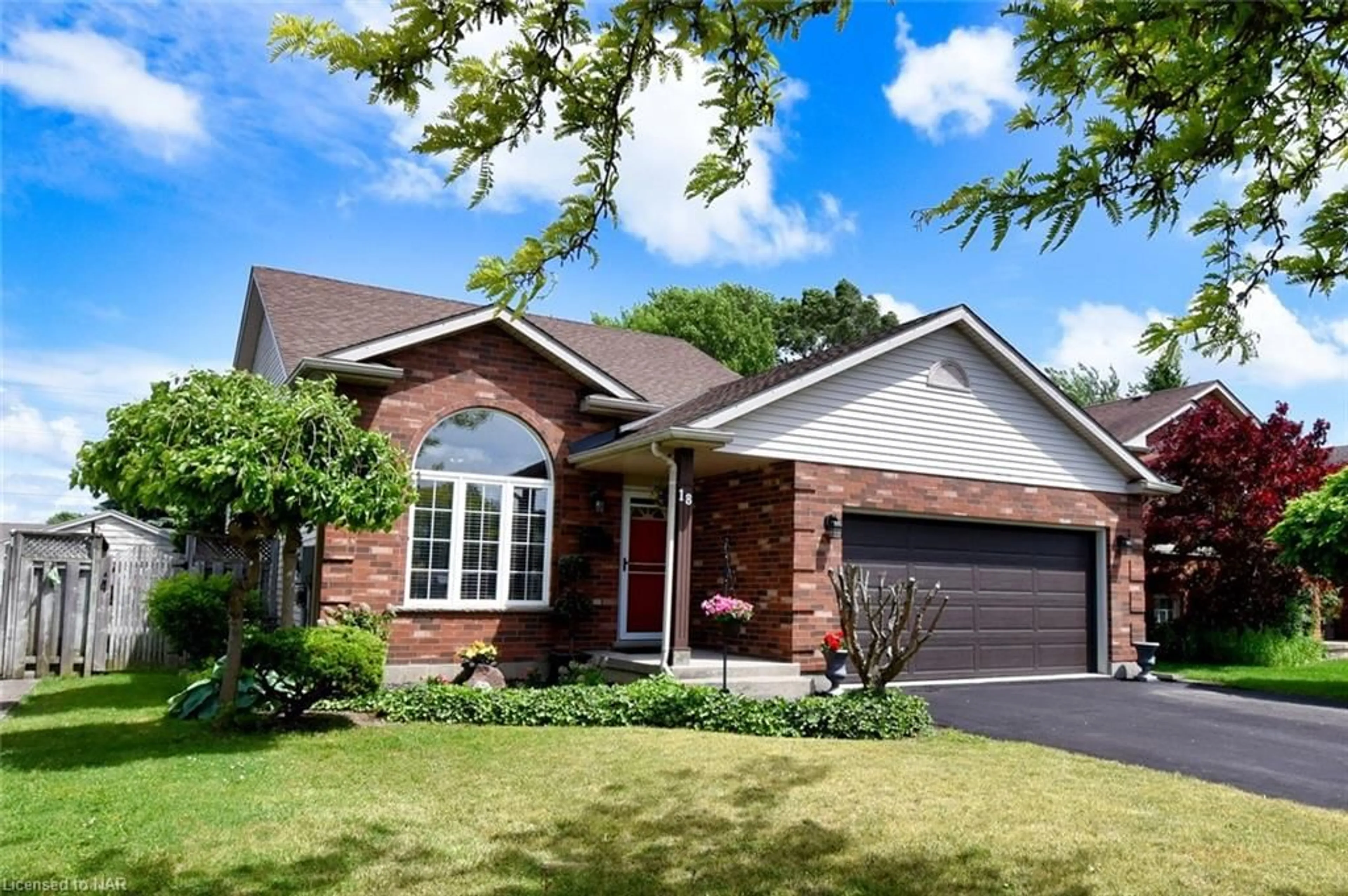 Home with brick exterior material for 18 Westbury Dr, St. Catharines Ontario L2S 3V1