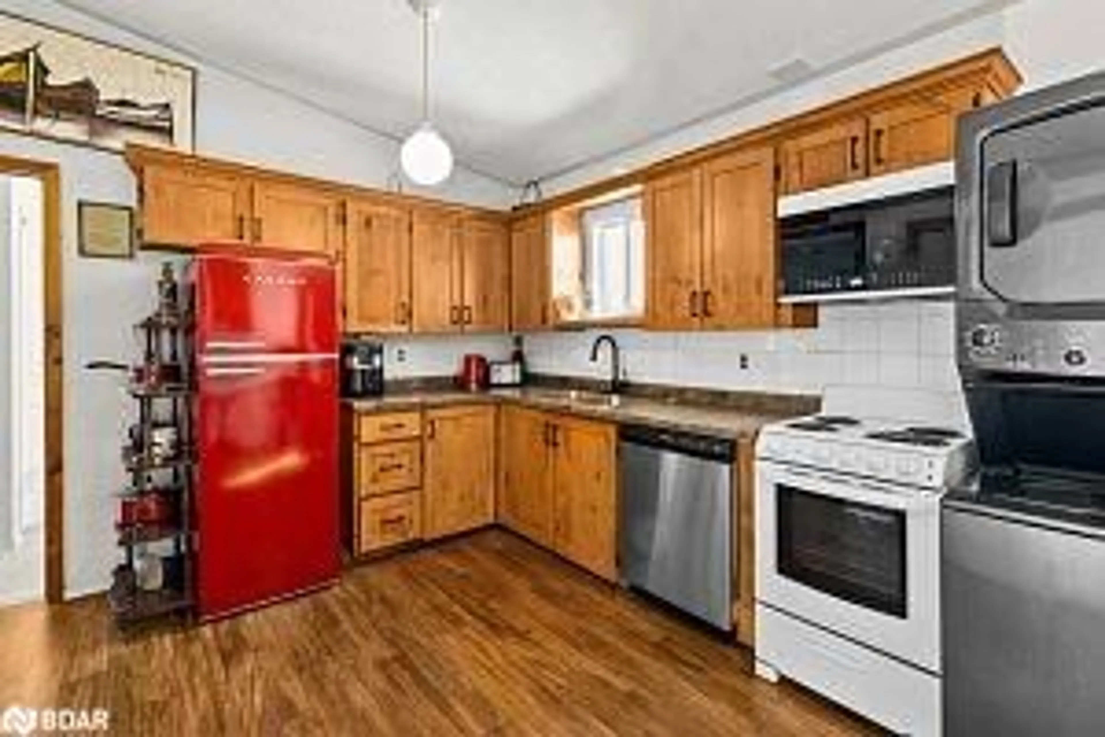 Standard kitchen for 112 Robert St, Penetanguishene Ontario L9M 1J2