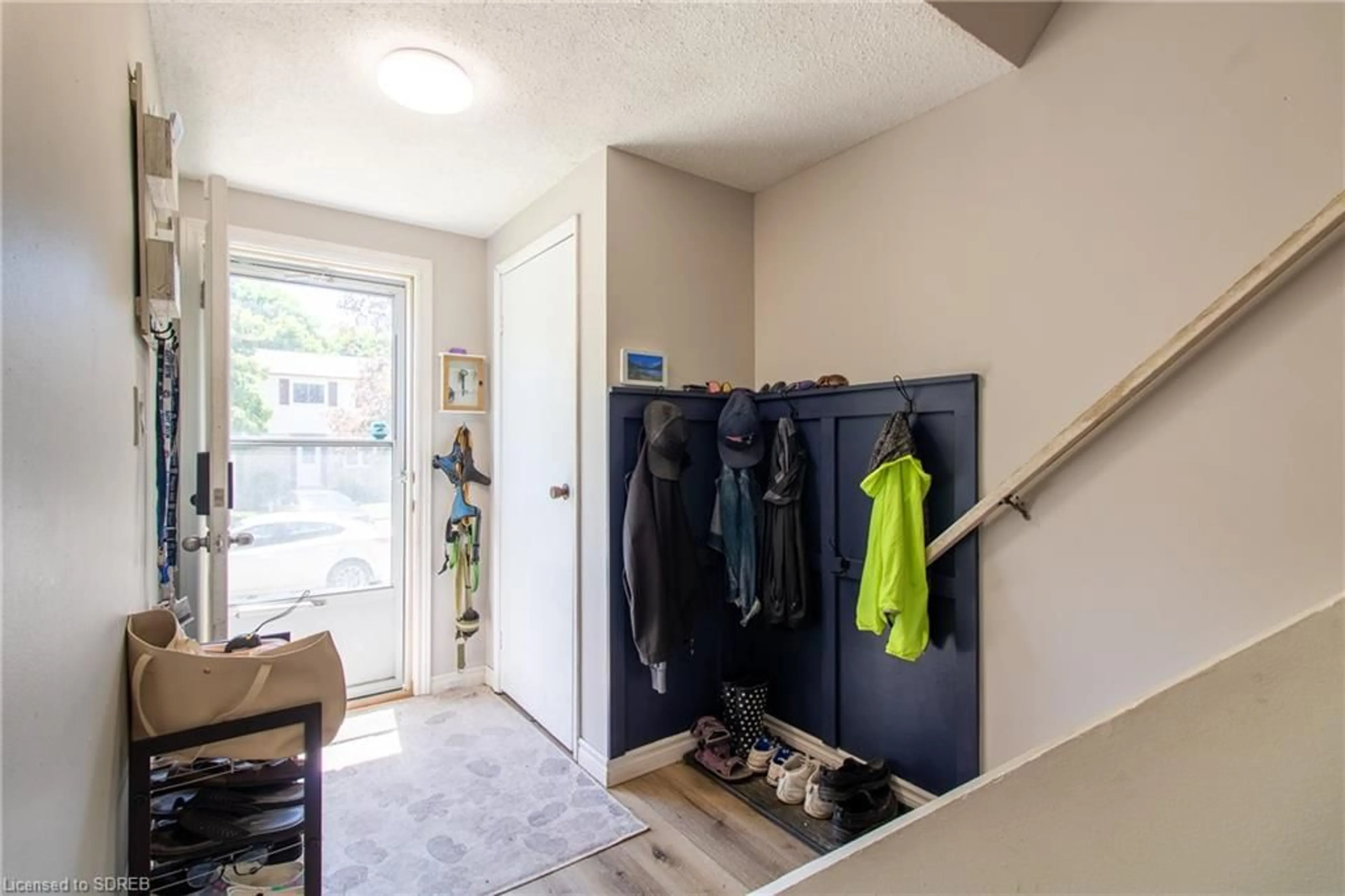 Indoor entryway for 230 Richardson Dr #20, Port Dover Ontario N0A 1N4