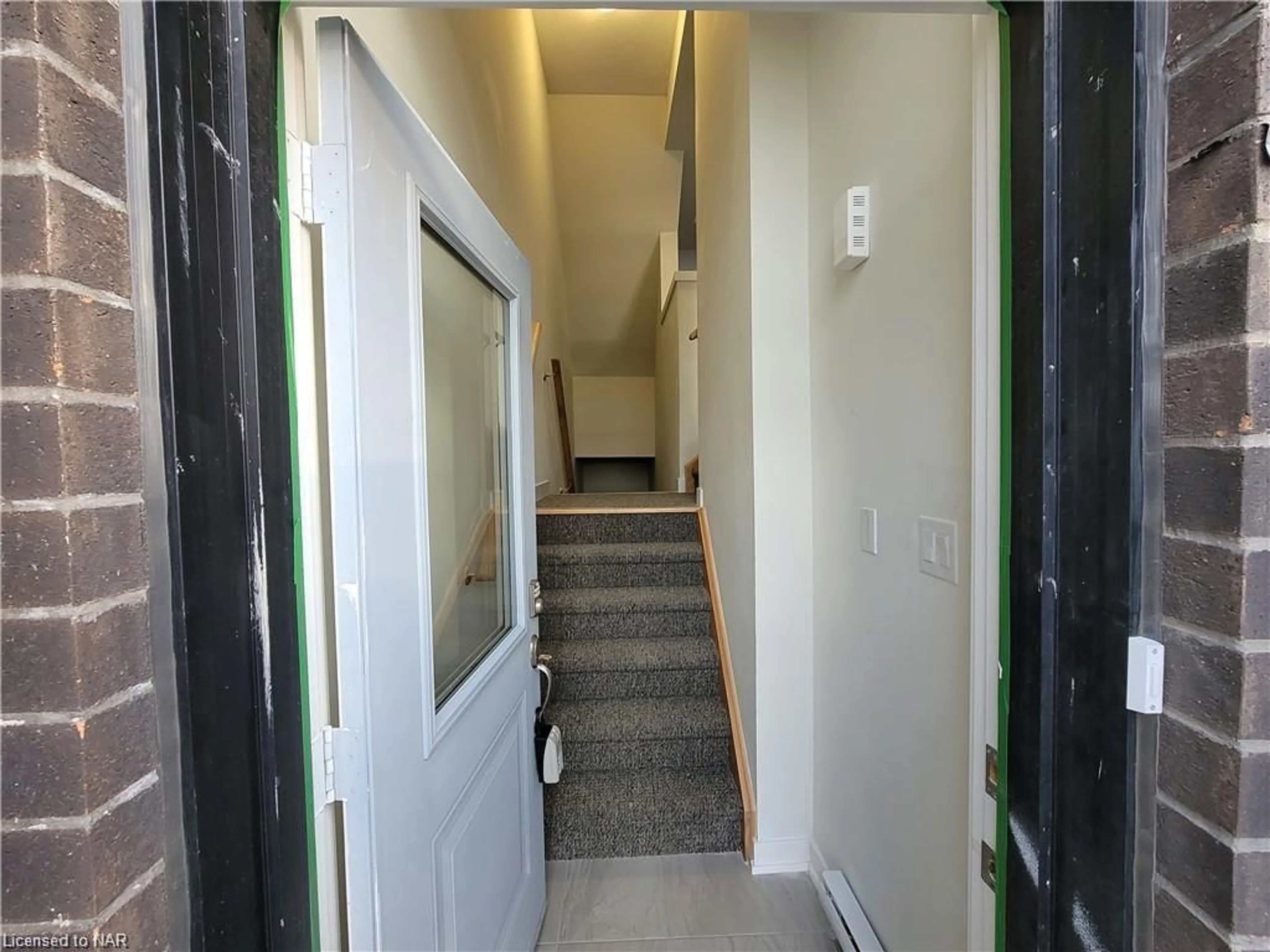 Indoor foyer for 590 North Service Rd #25, Hamilton Ontario L8E 0K5