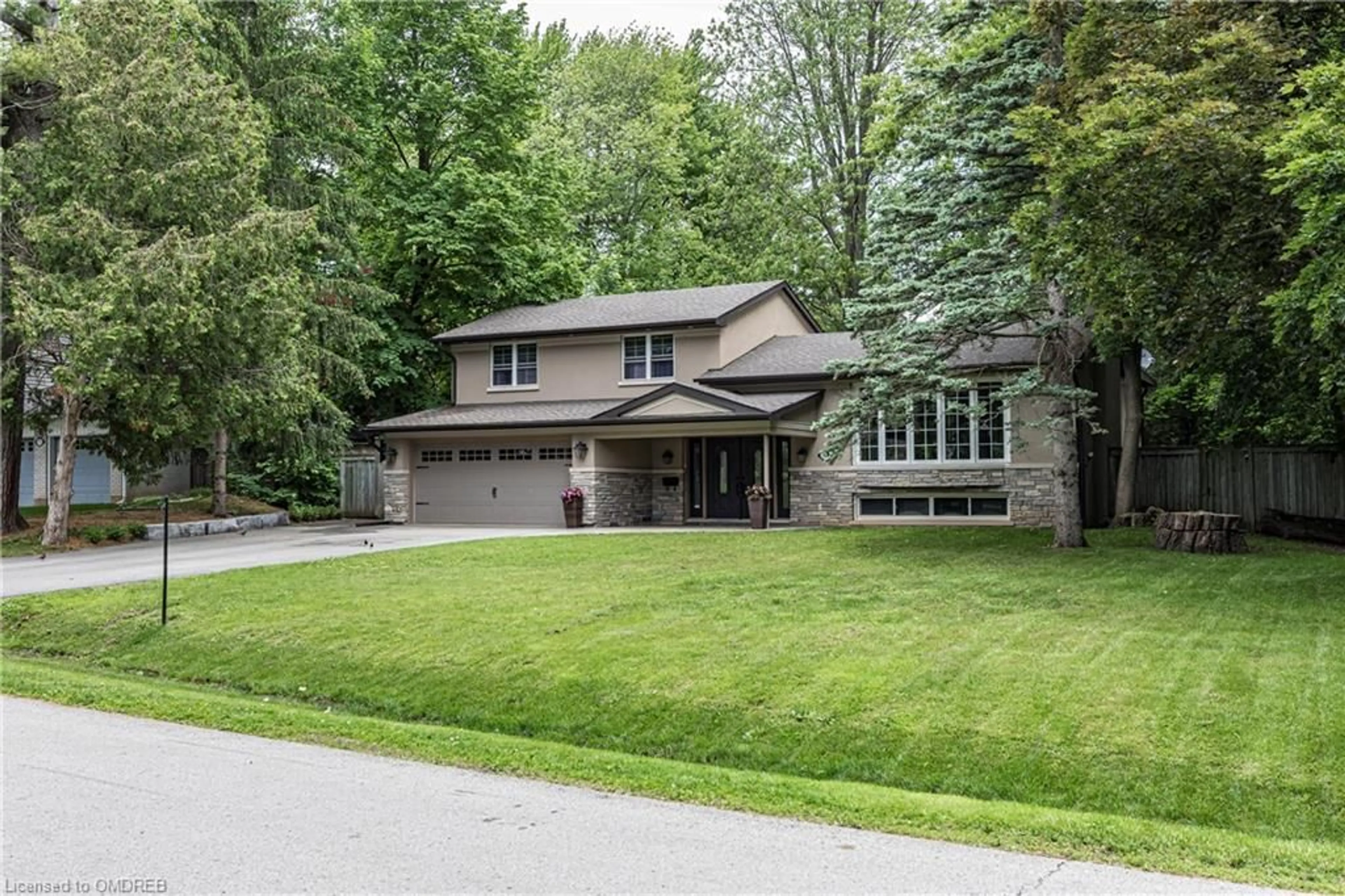 Frontside or backside of a home, cottage for 165 Walby Dr, Oakville Ontario L6L 4C9