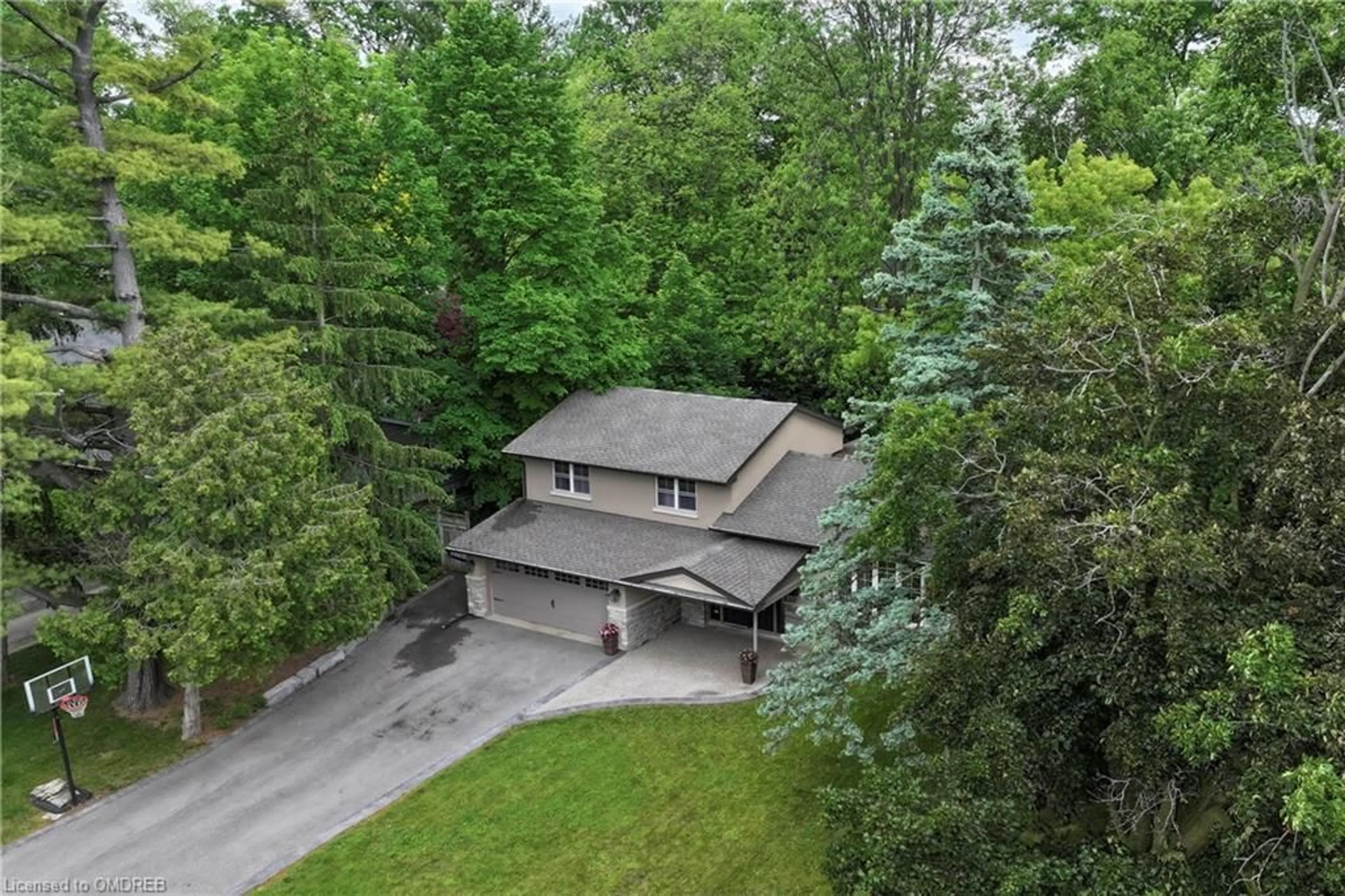 Frontside or backside of a home, cottage for 165 Walby Dr, Oakville Ontario L6L 4C9