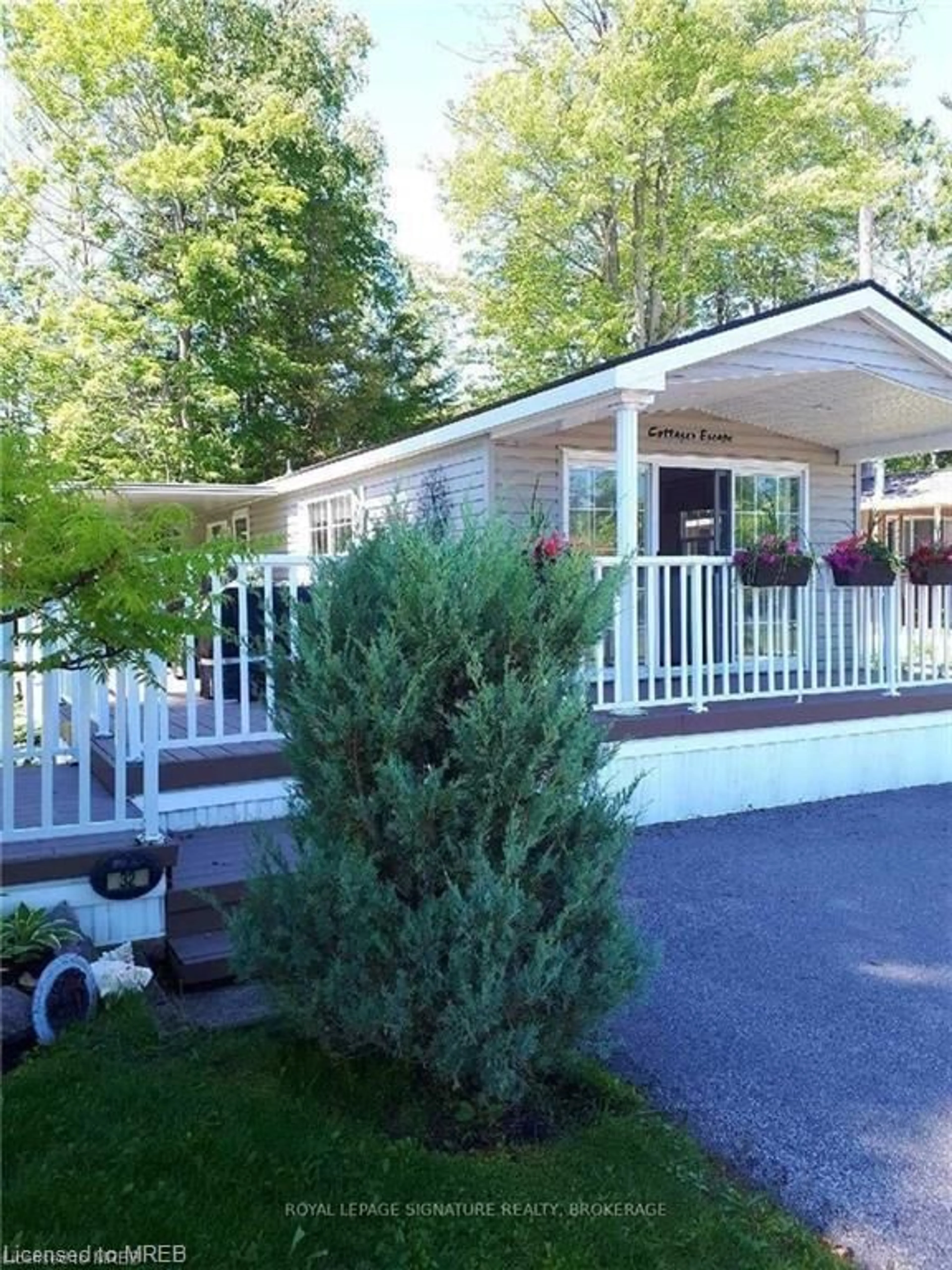 Cottage for 32 Temagami Trail, Wasaga Beach Ontario L9Z 1X7