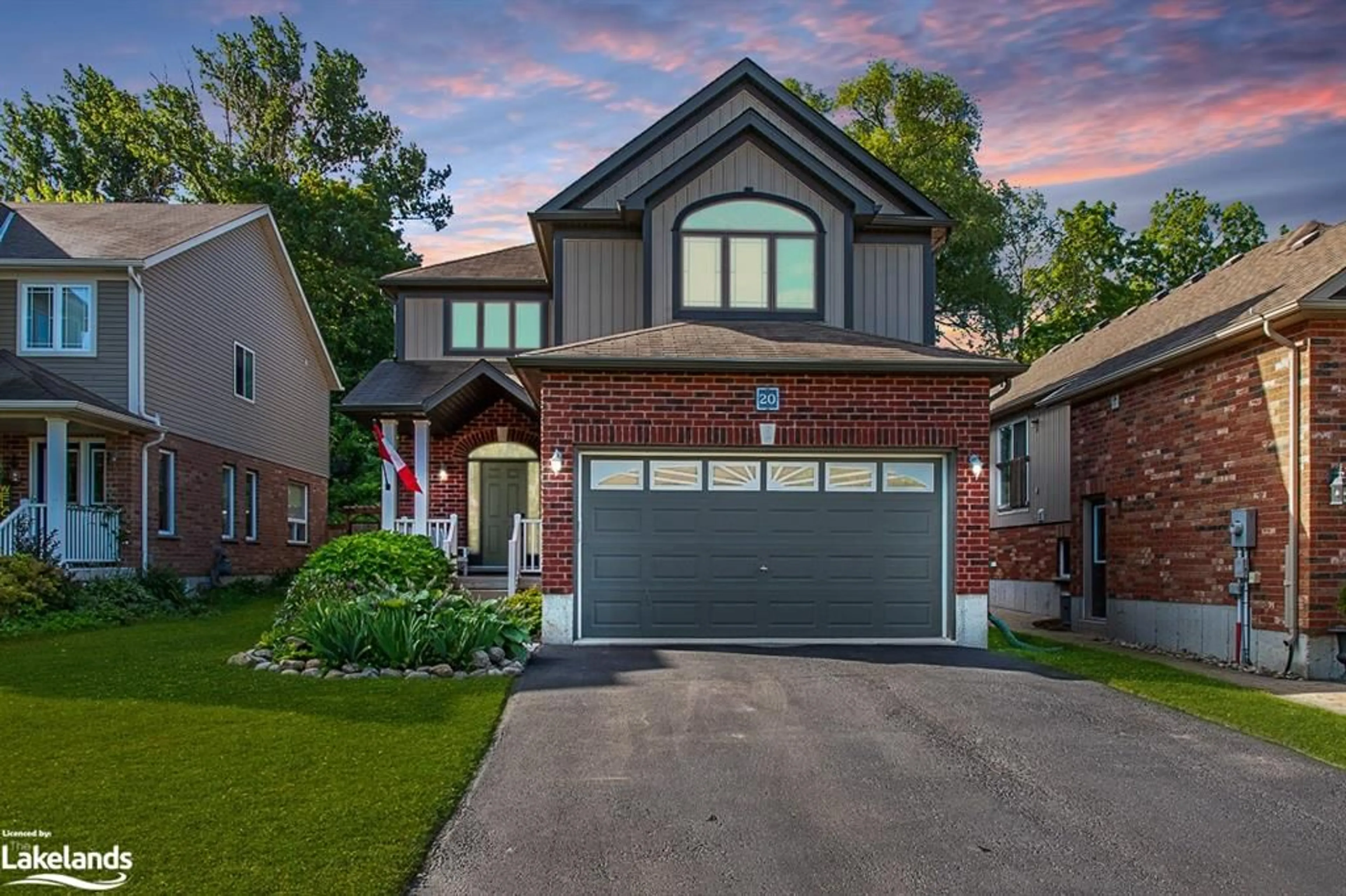 Home with brick exterior material for 20 Lynden St, Collingwood Ontario L9Y 0C4