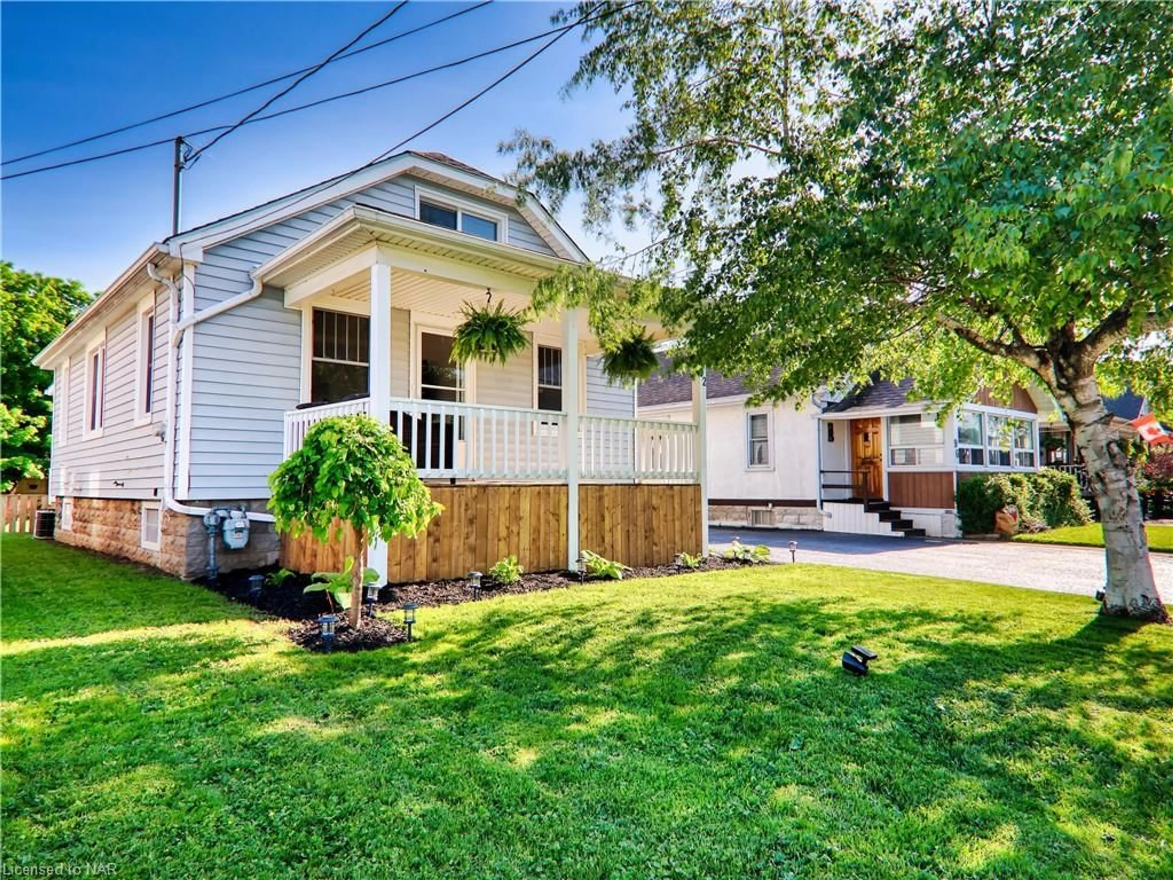 Frontside or backside of a home for 92 Delhi St, Port Colborne Ontario L3K 3K9