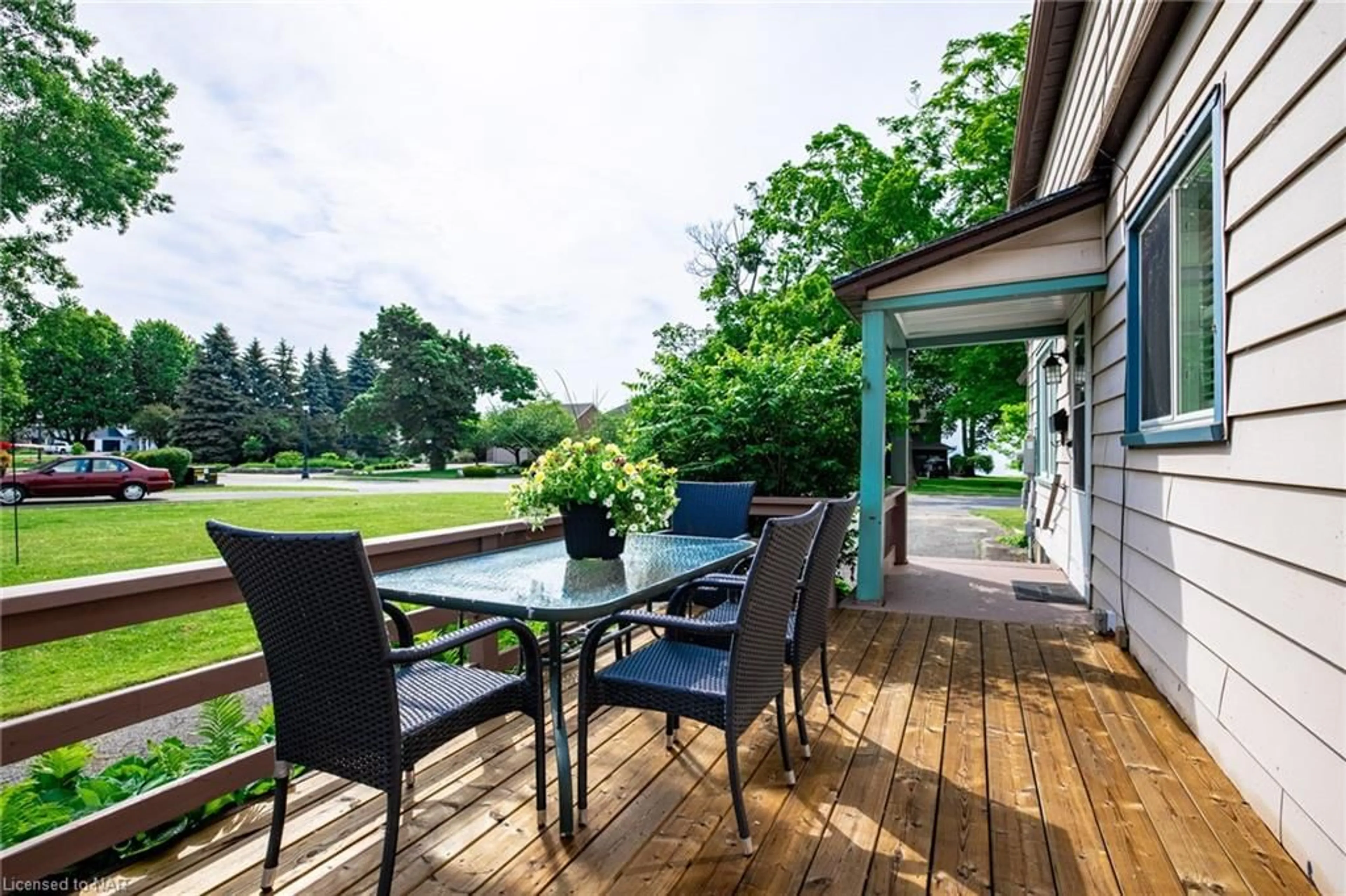 Patio for 692 Lakeshore Rd, Fort Erie Ontario L2A 1C1