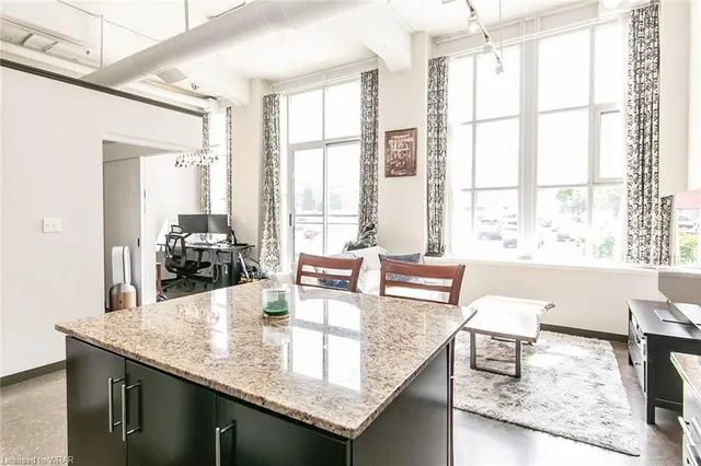Additional property image - 404 King St Unit 117