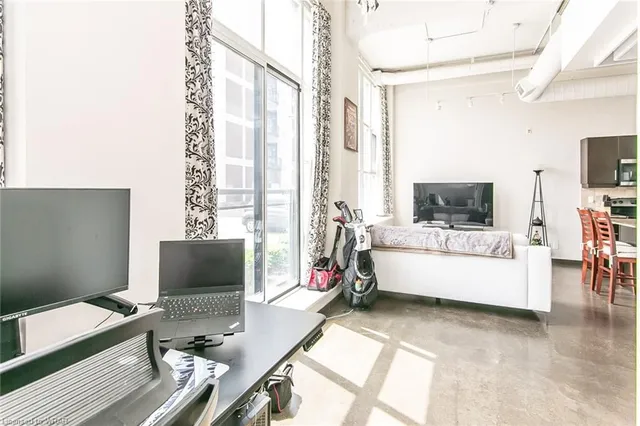 Additional property image - 404 King St Unit 117