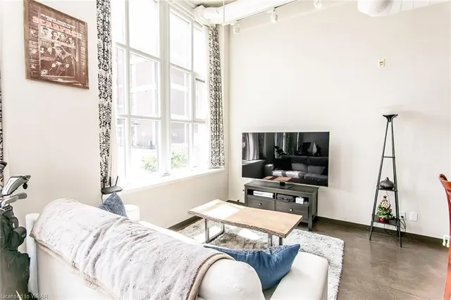 Additional property image - 404 King St Unit 117