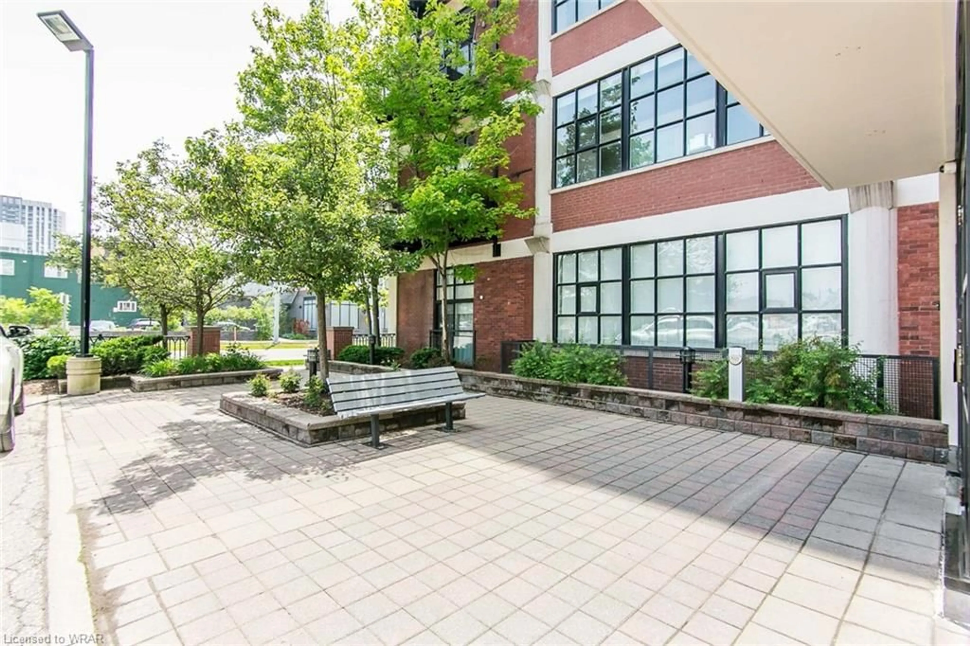 Patio for 404 King St #117, Kitchener Ontario N2G 2L5