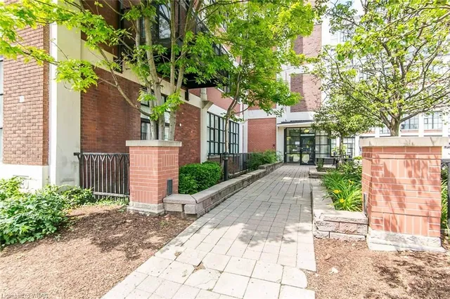 Additional property image - 404 King St Unit 117