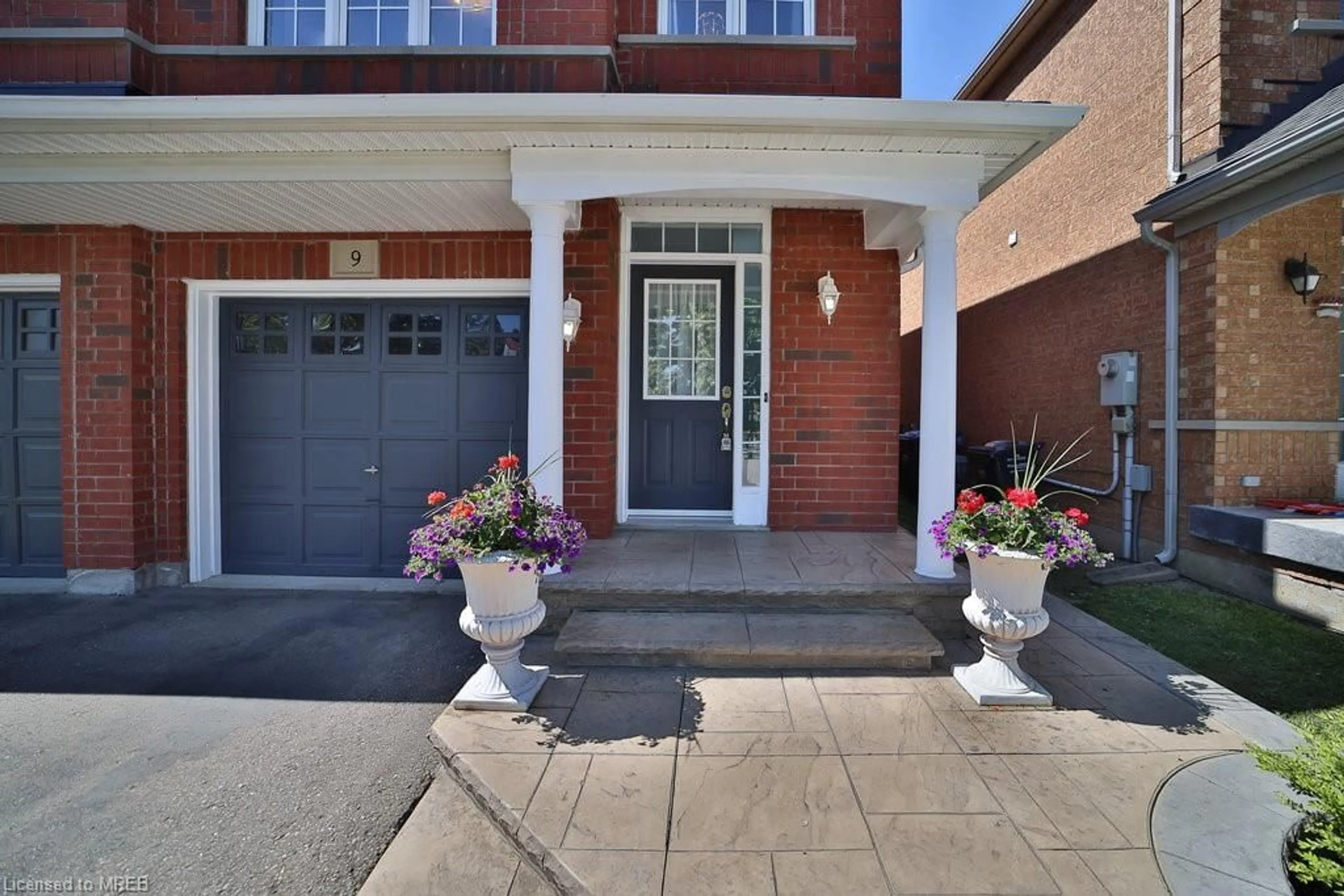 Home with brick exterior material for 9 Blackcherry Lane, Brampton Ontario L6R 2Y6