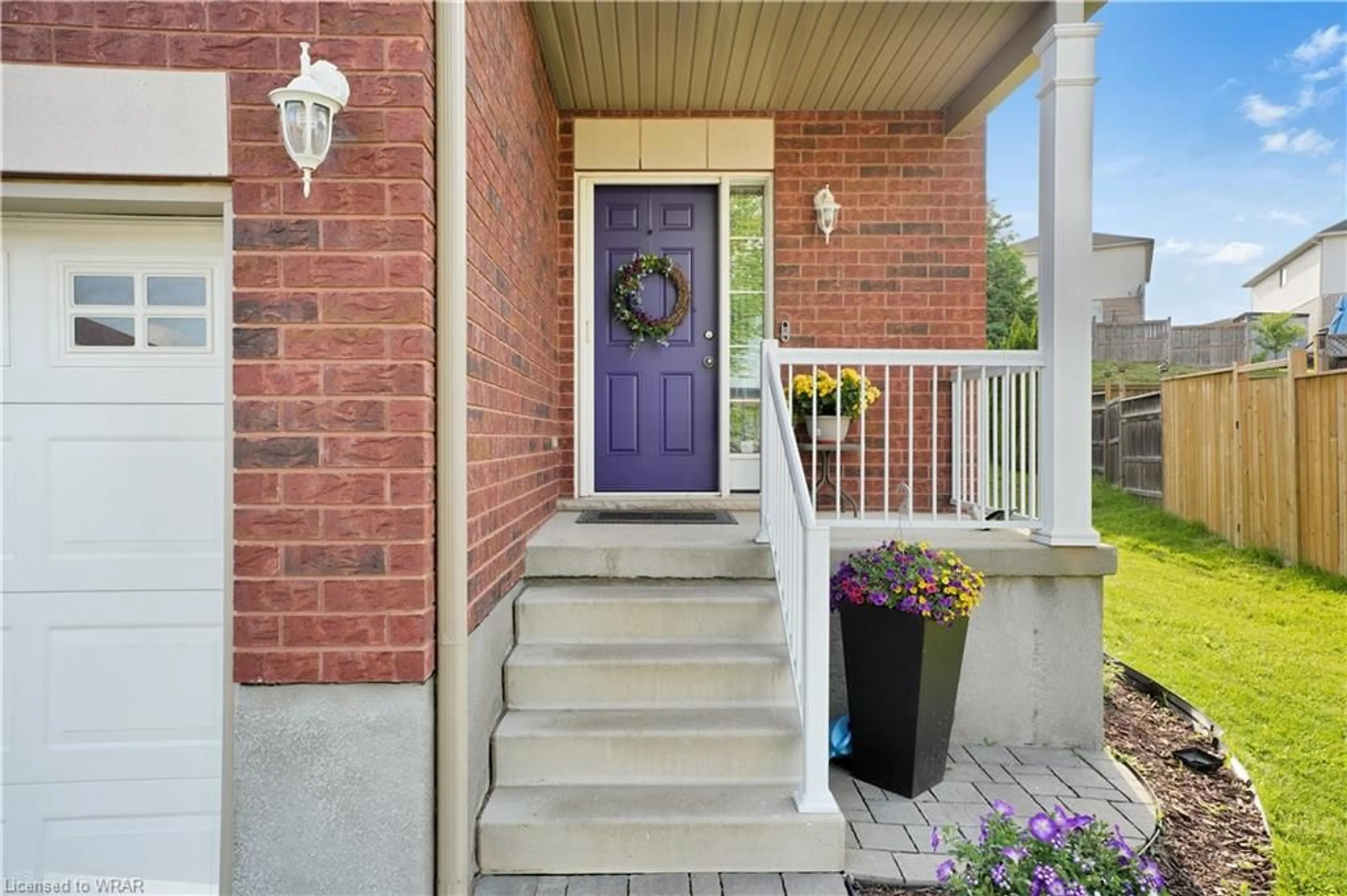 Indoor entryway for 305 Briarmeadow Dr #1, Kitchener Ontario N2A 4K9