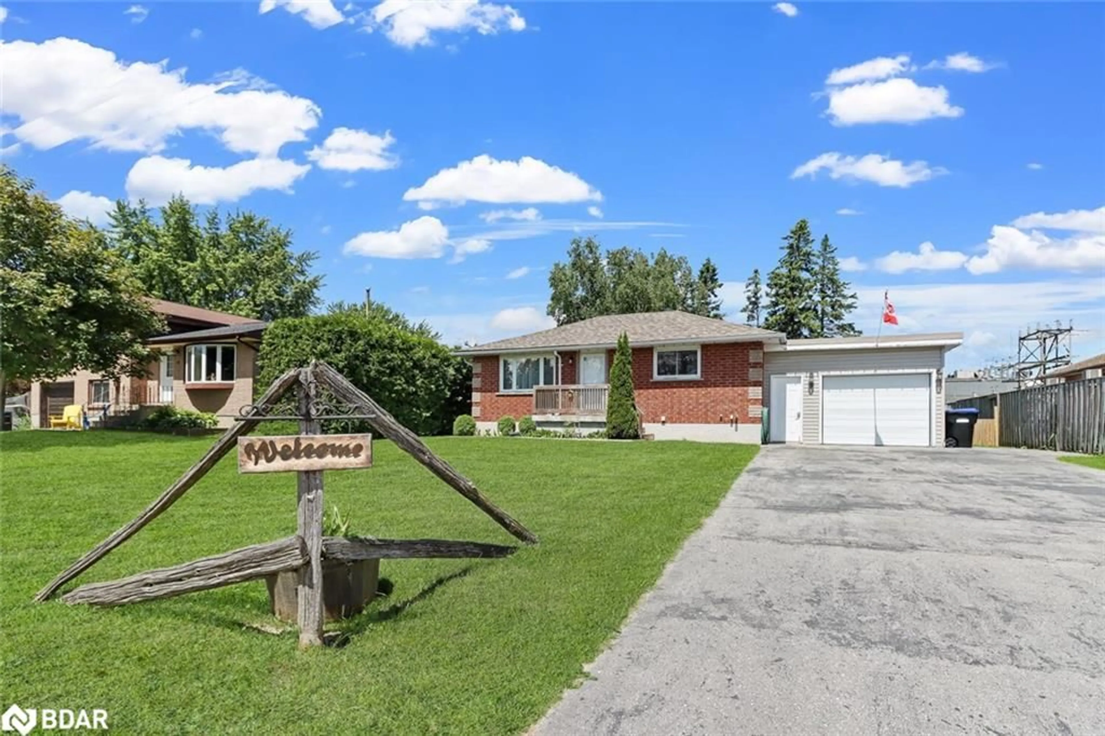 Frontside or backside of a home for 8 Robinson Rd, Elmvale Ontario L0L 1P0