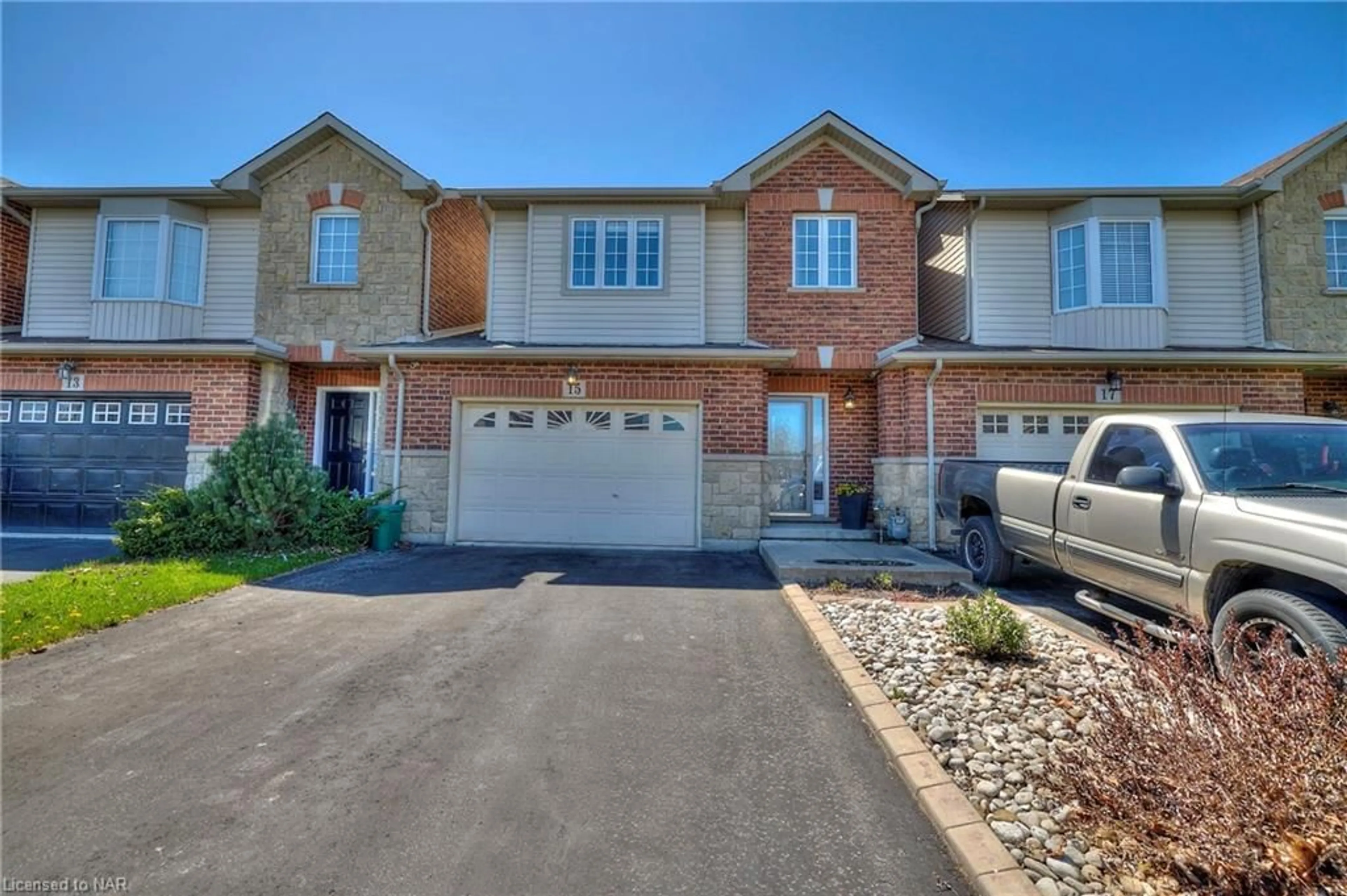 A pic from exterior of the house or condo for 15 Ivybridge Dr, Stoney Creek Ontario L8E 0A5