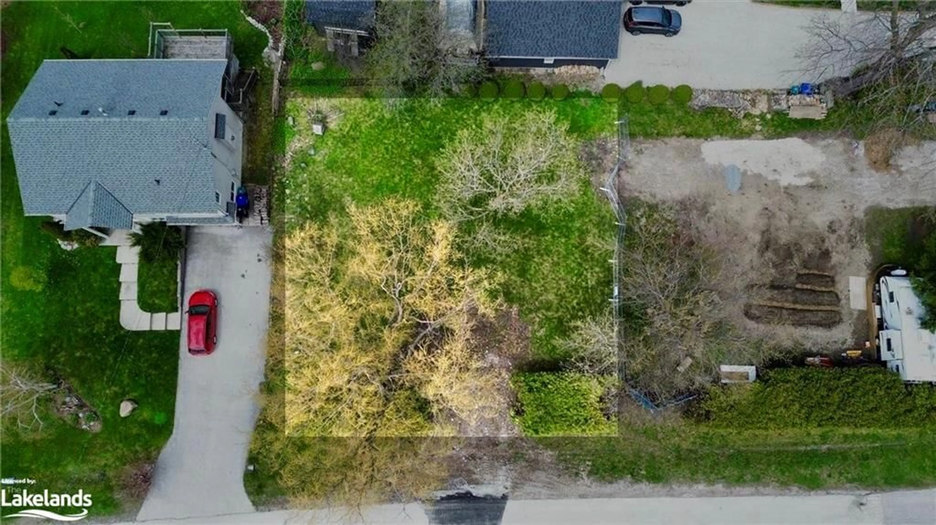 Fenced yard for 23 Robert Ave, Collingwood Ontario L9Y 3Z1