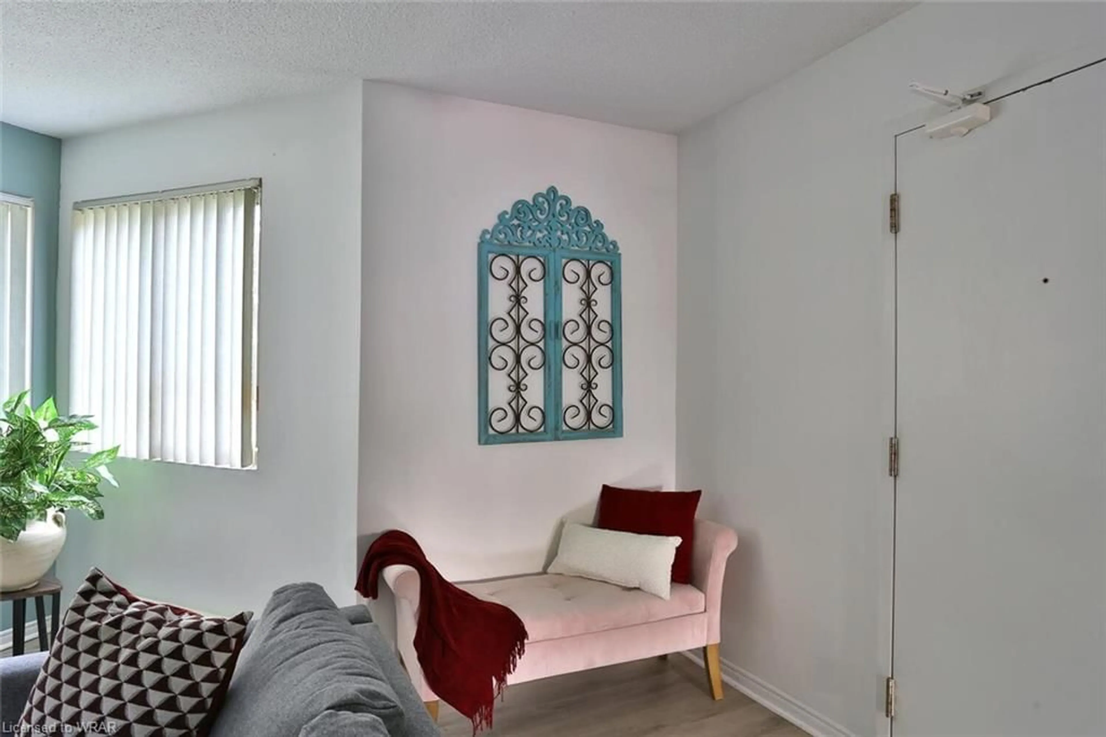 Living room for 169 Bechtel St #4, Cambridge Ontario N3C 1Z8