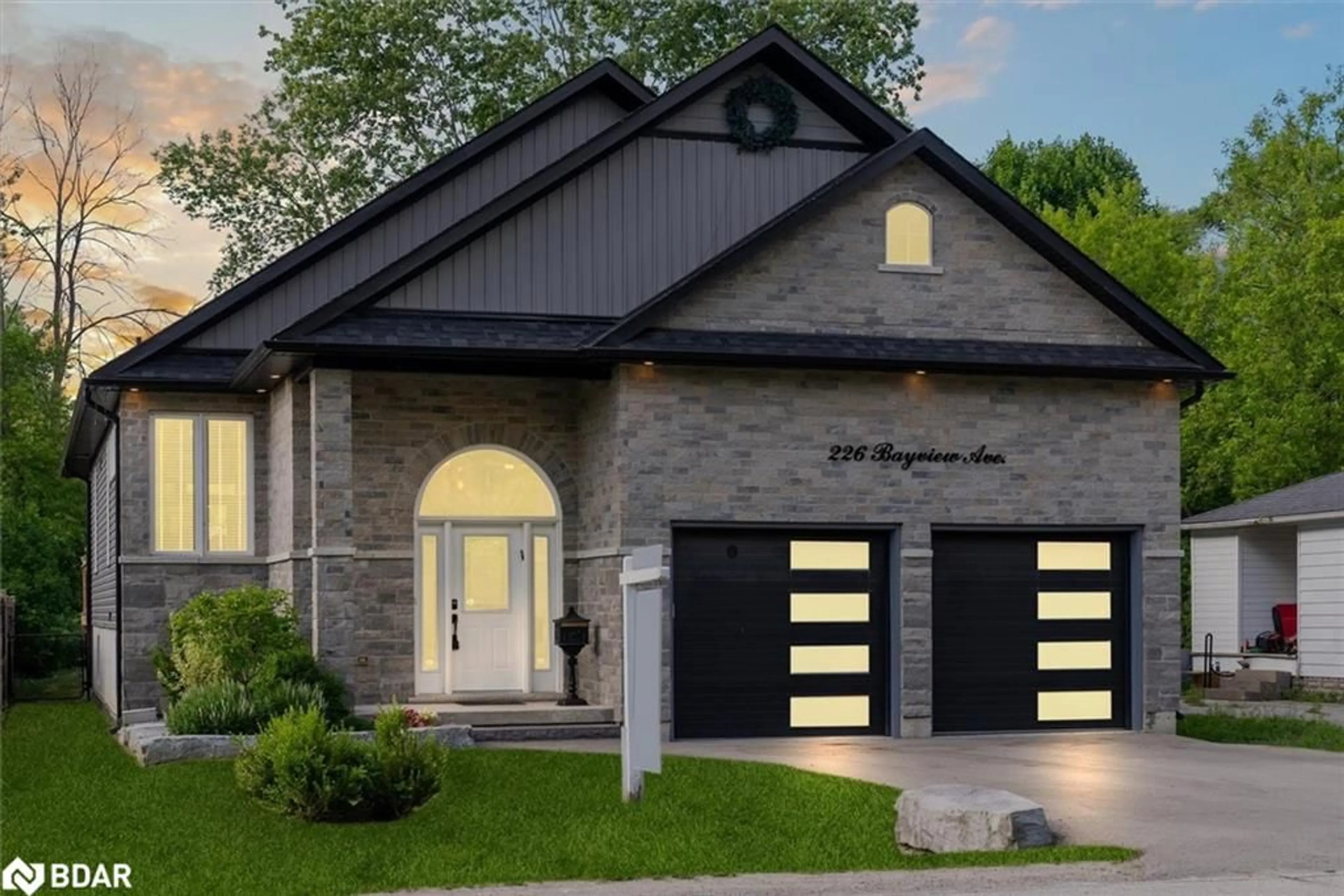 Home with brick exterior material for 226 Bayview Ave, Georgina Ontario L4P 2T2