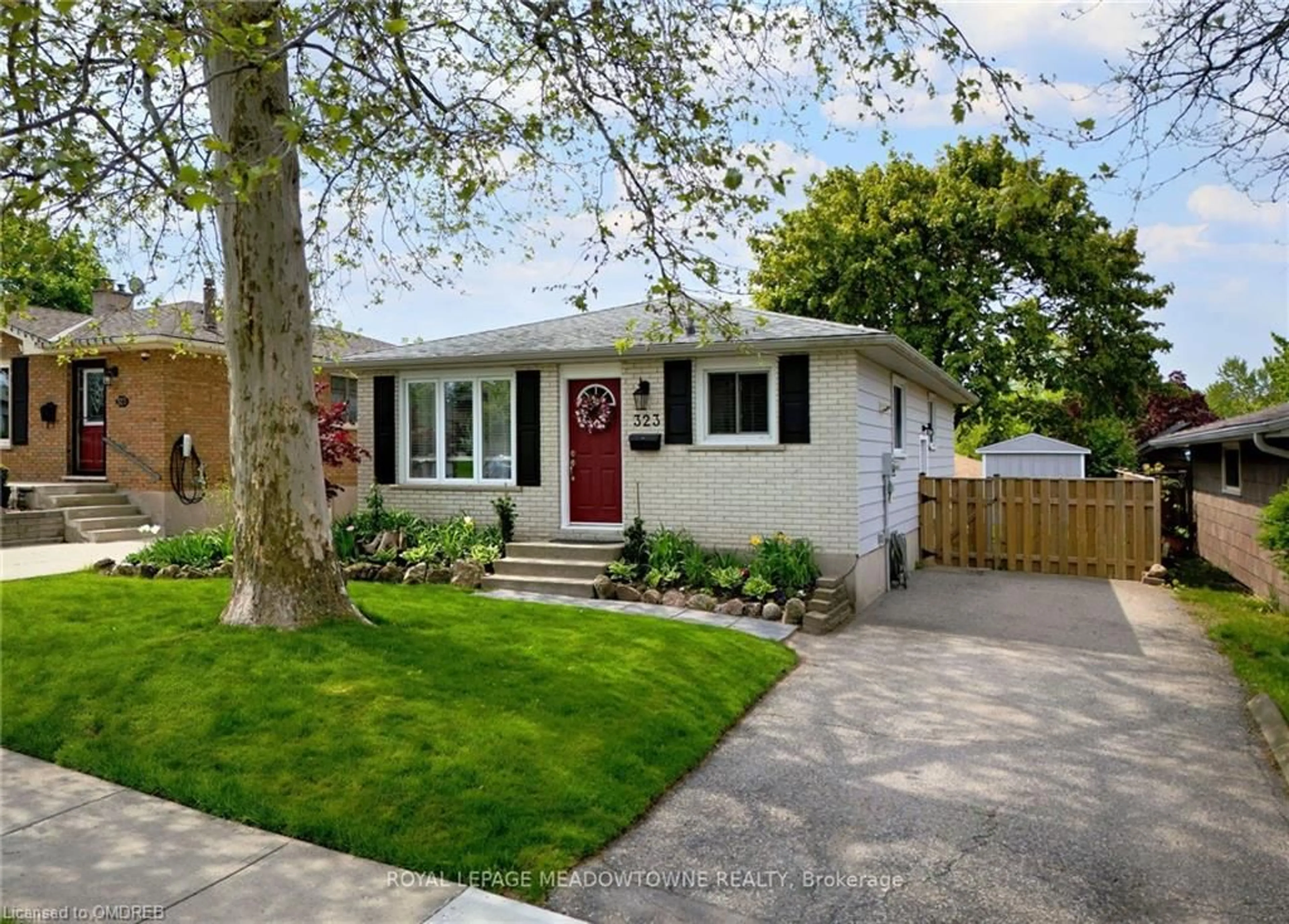 Frontside or backside of a home for 323 Grand Ridge Dr, Cambridge Ontario N1S 3Z6