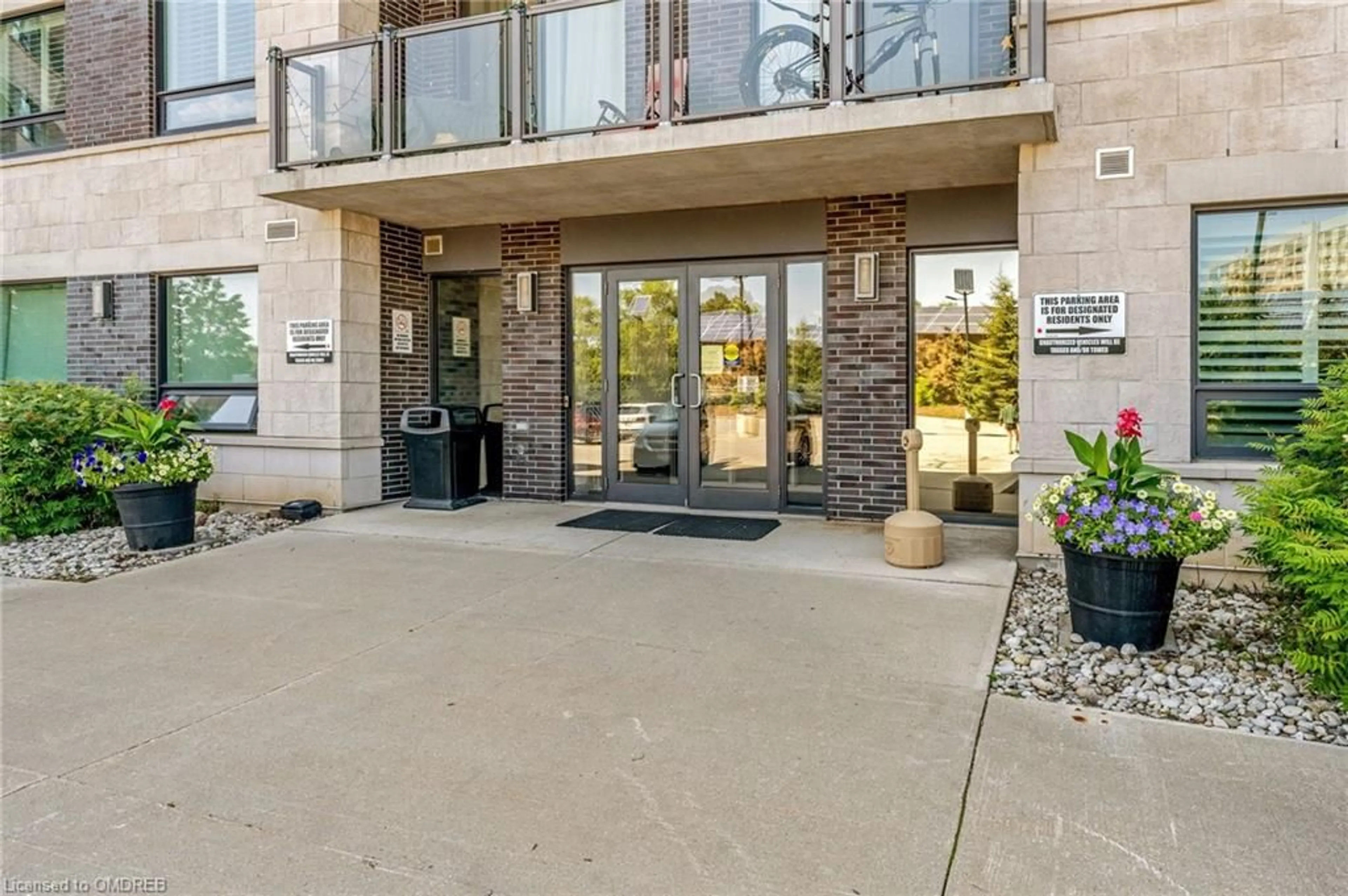 Indoor foyer for 383 Main St #110, Milton Ontario L9T 8K8