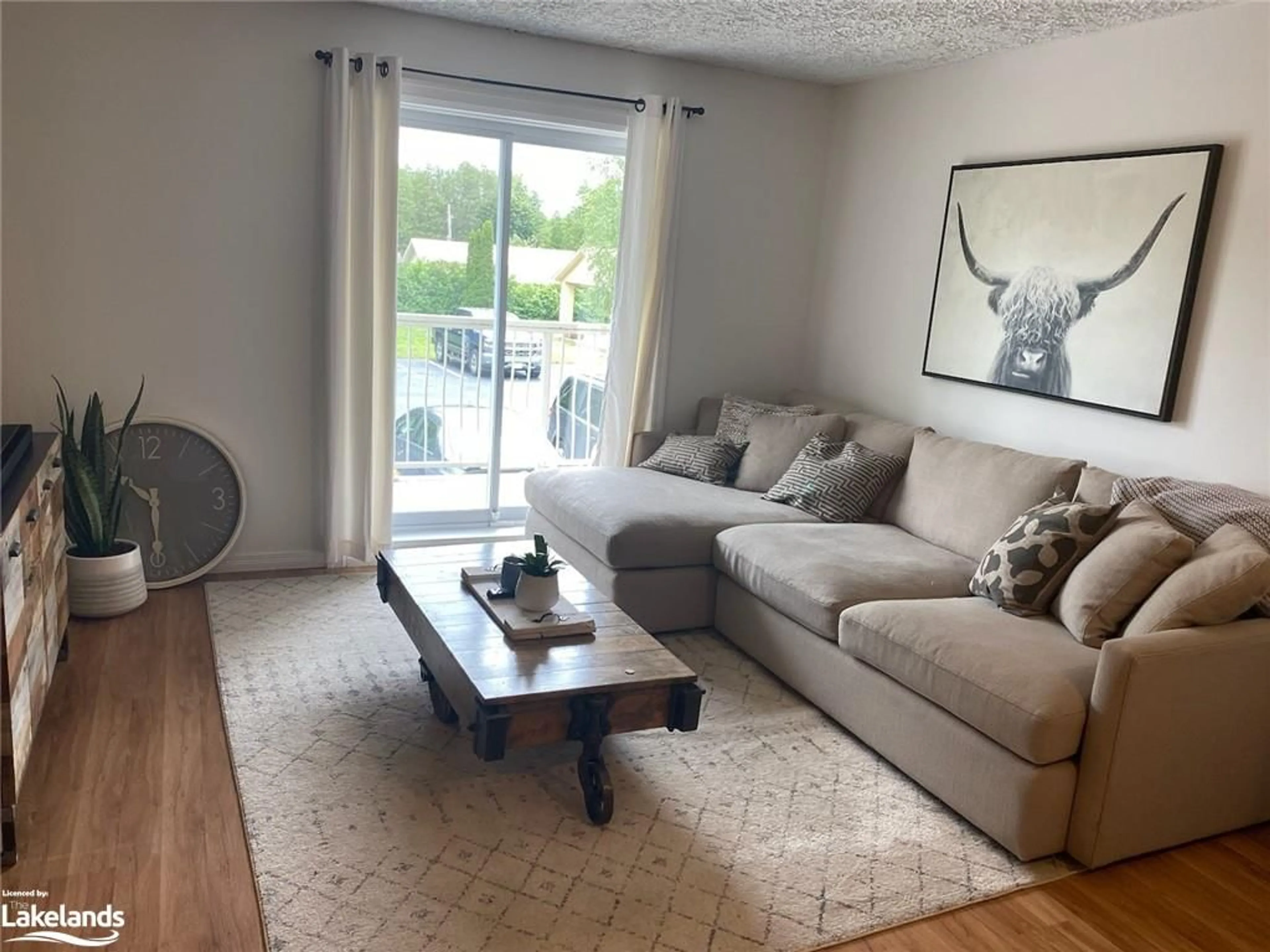 Living room for 229 Adelaide St #209, Southampton Ontario N0H 2L0