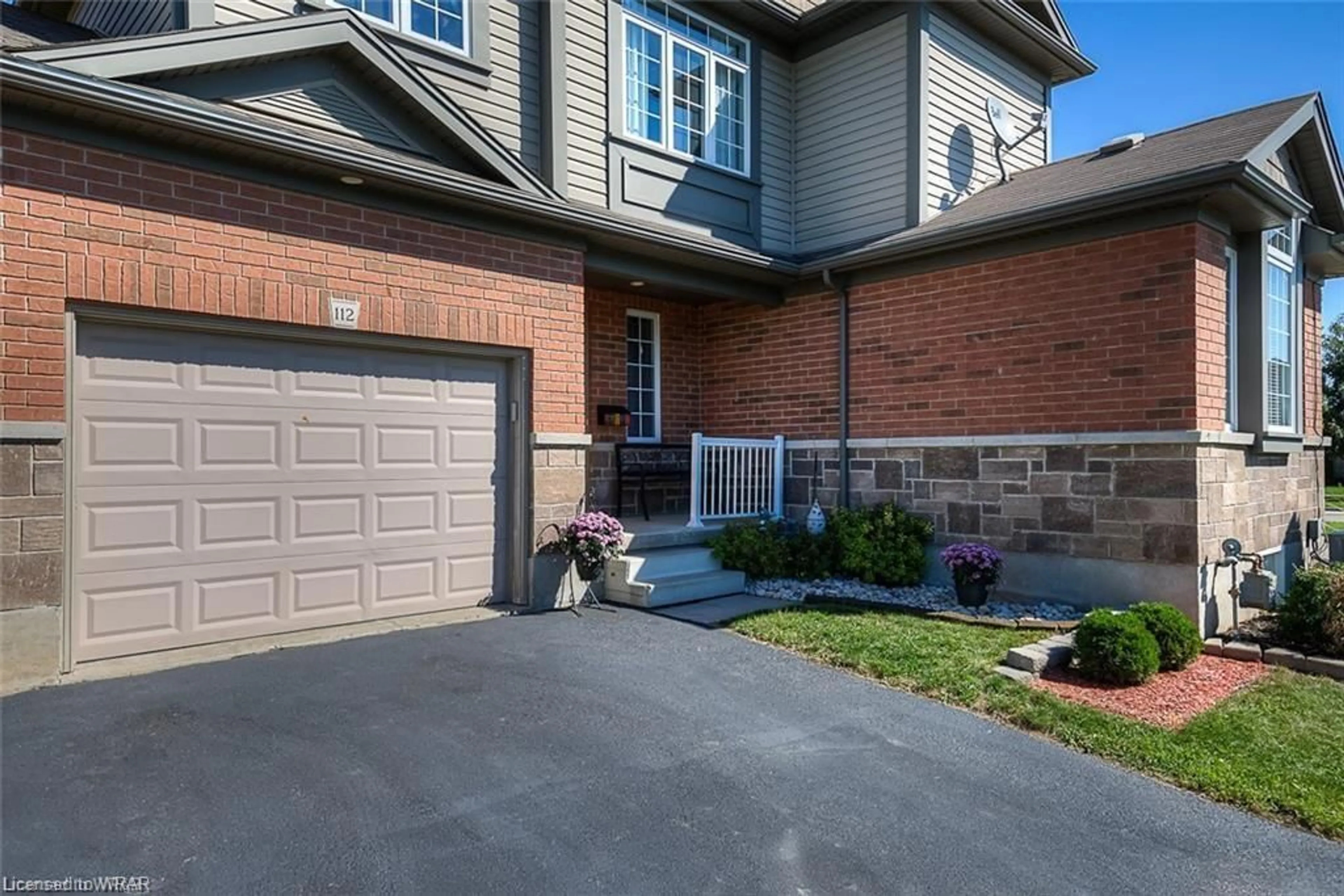 Home with brick exterior material for 112 Oakcliffe St, Elmira Ontario N3B 3L9
