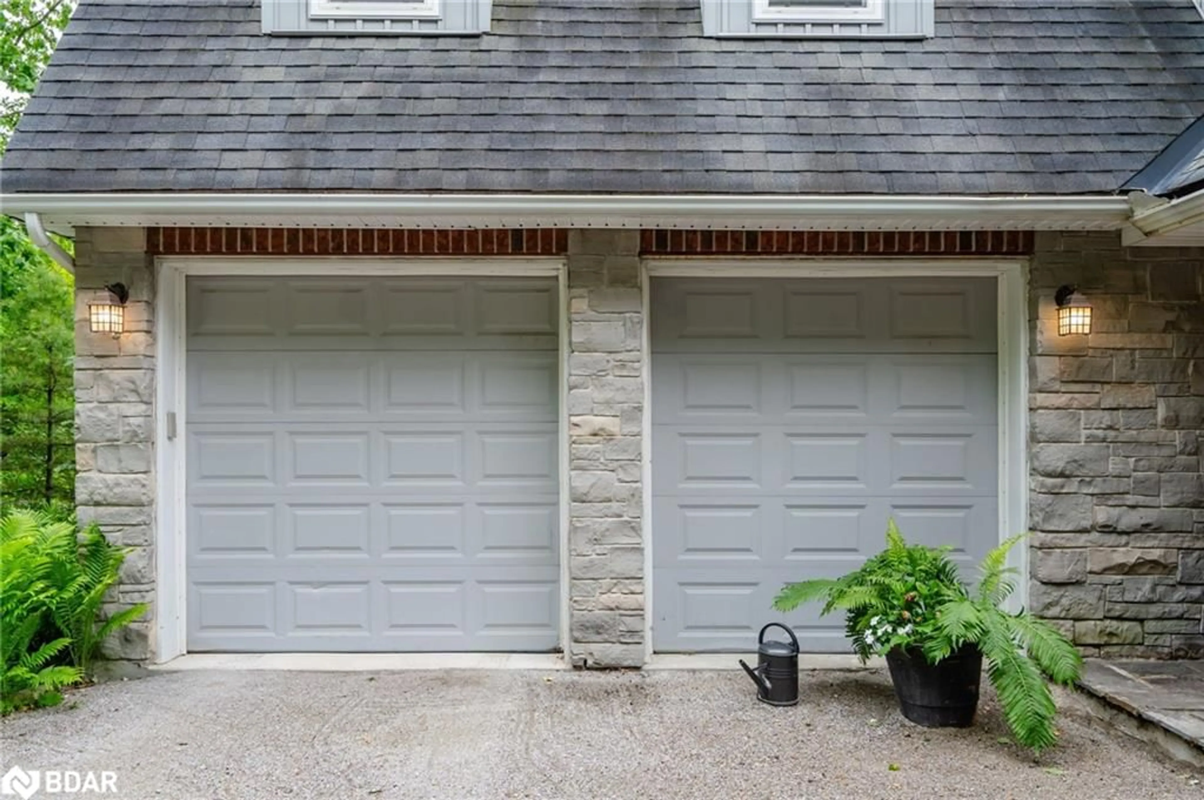 Indoor garage for 6 Pine Point, Barrie Ontario L4M 4Y8