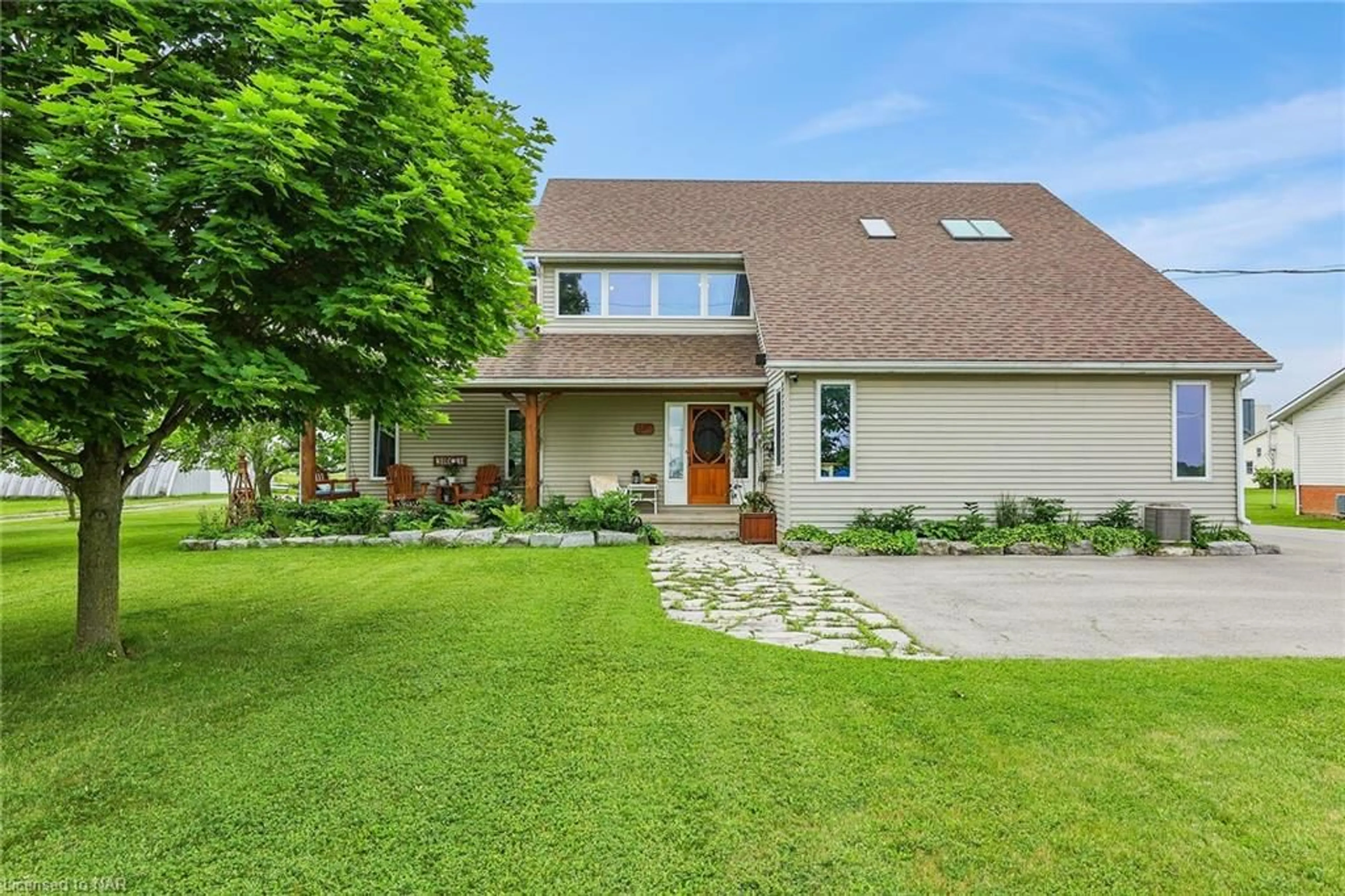 Frontside or backside of a home for 445 Queenston Rd, Niagara-on-the-Lake Ontario L0S 1J0
