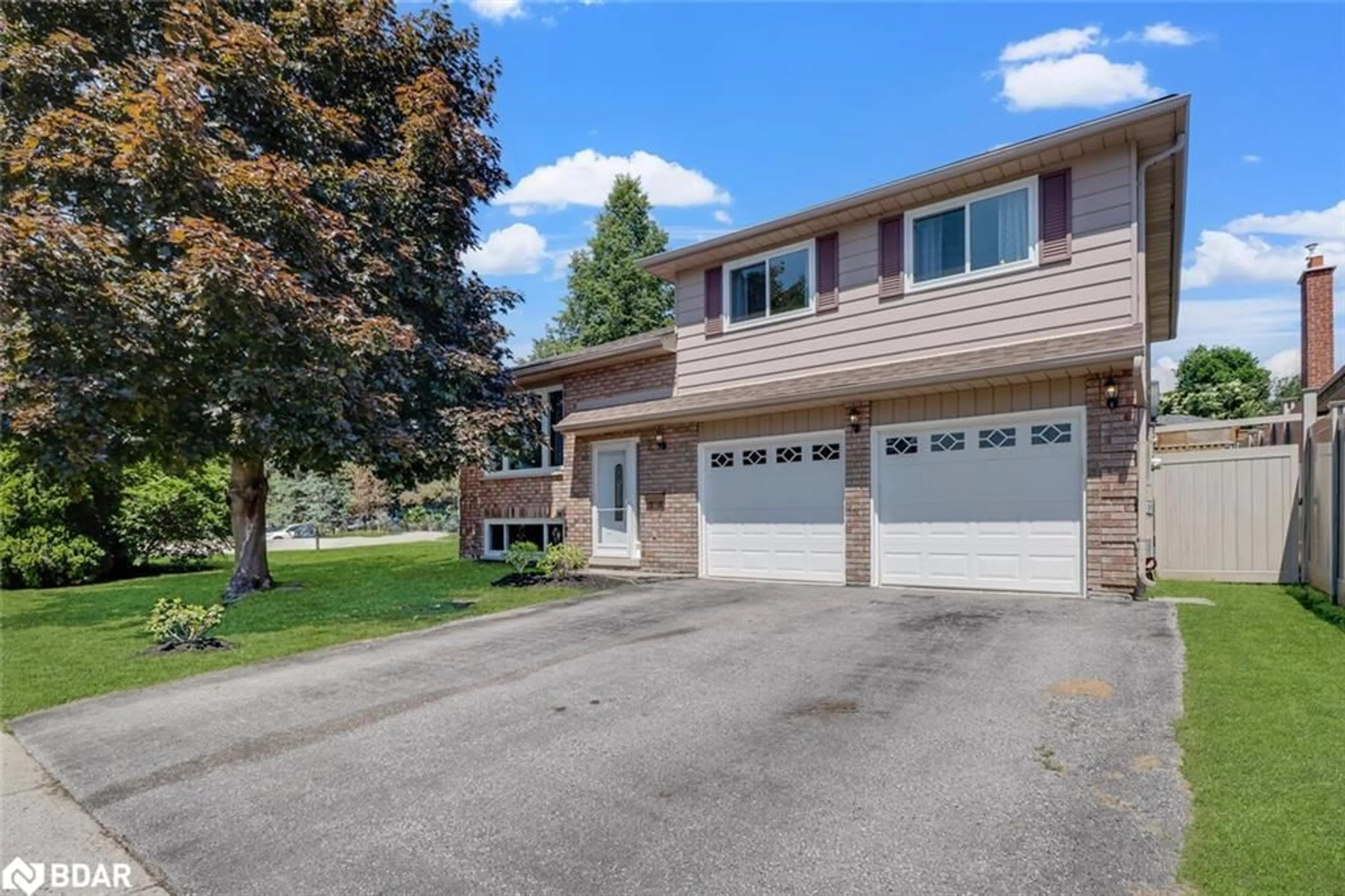 Frontside or backside of a home for 2 Carmichael Crt, Orillia Ontario L3V 7R6