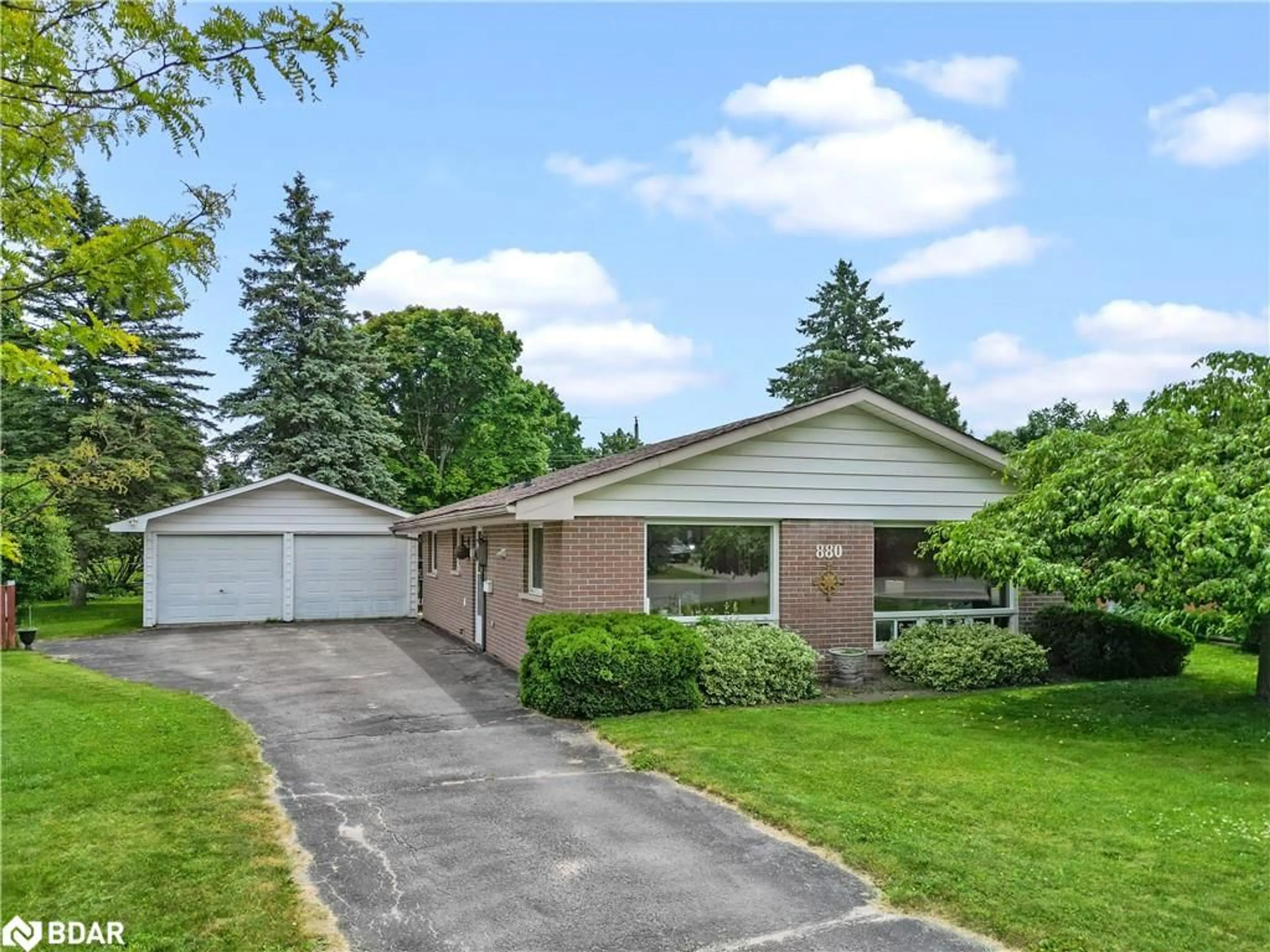 Frontside or backside of a home for 880 Cochrane Cres, Peterborough Ontario K9H 5N3