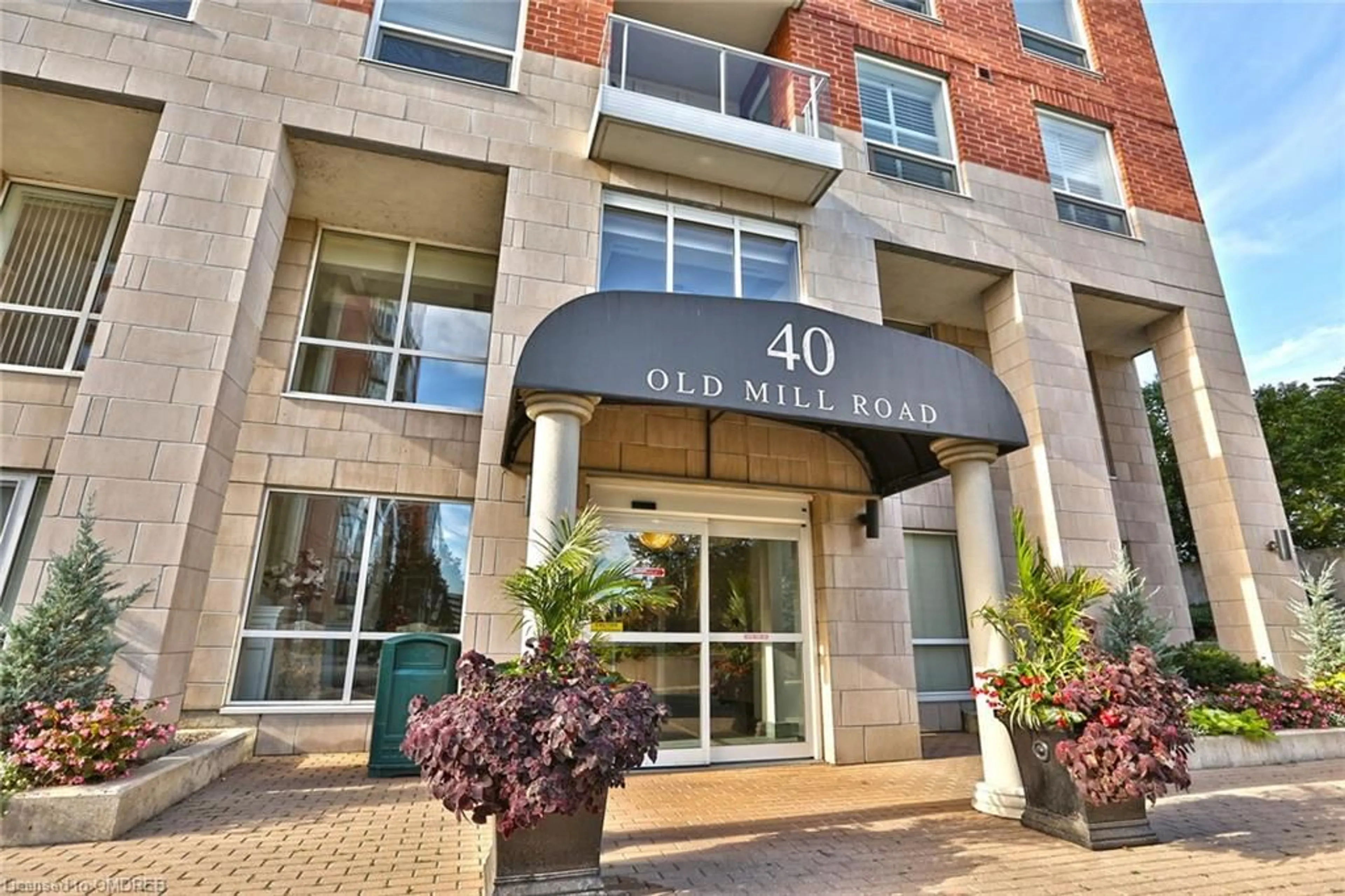 A pic from exterior of the house or condo for 40 Old Mill Rd #PH2, Oakville Ontario L6J 7W2